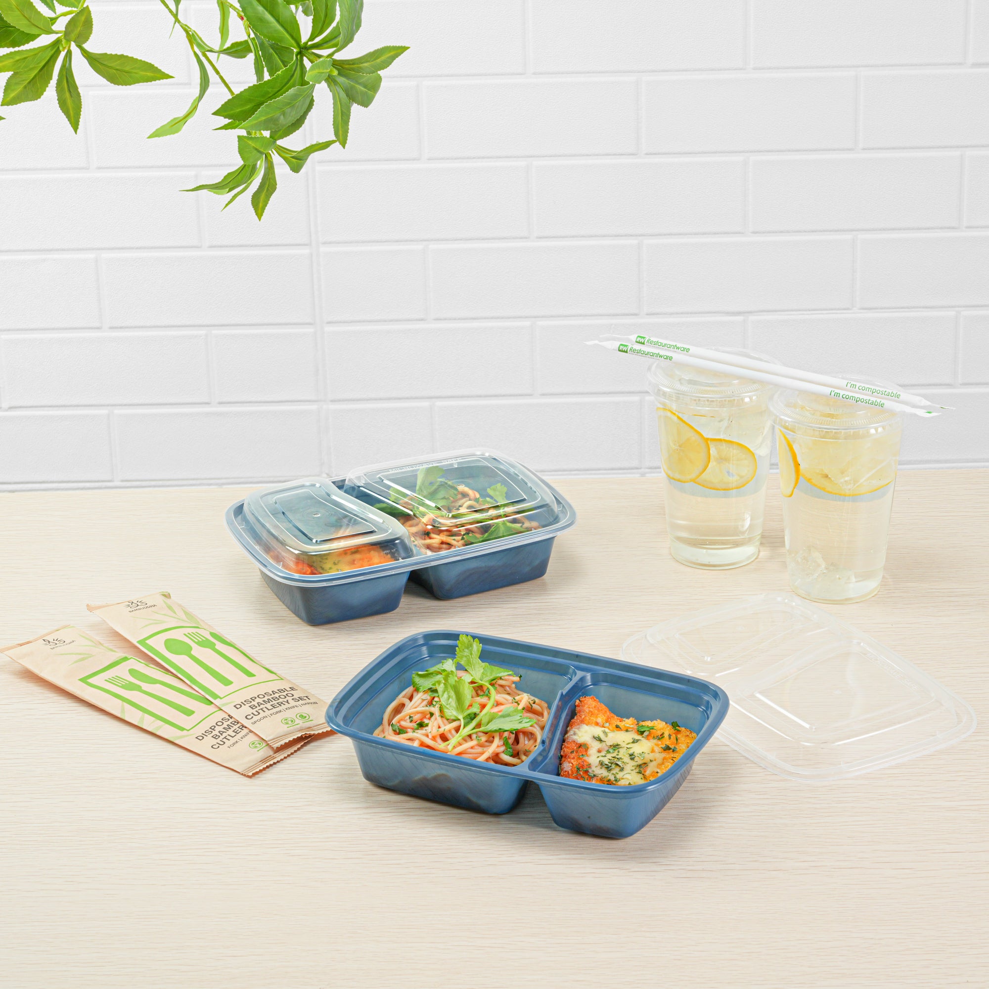 32 oz Midnight Blue Plastic 2-Compartment Food Storage Containers with Clear Lids - Microwave Safe, 8.75