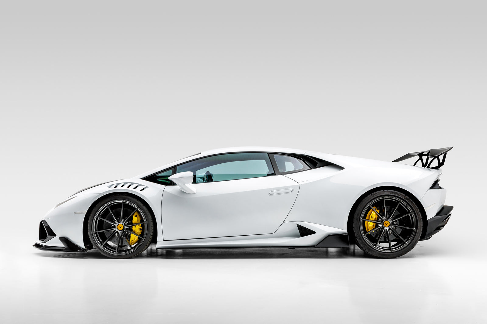 Lamborghini Huracan 610-4 LP Mondiale Edizione Aero Program - High Performance Sports Car for Racing & Luxury Driving