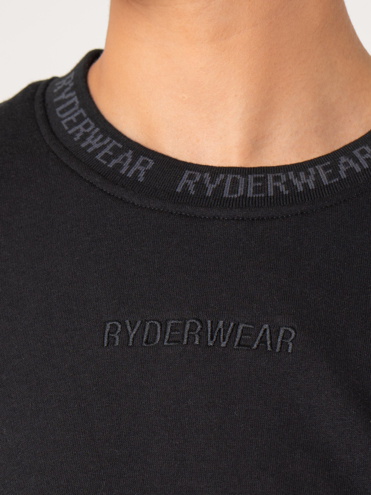 Stylish Black Cropped Sweater for Women | Trendy Short Pullover | Perfect for Casual Outfits & Layering