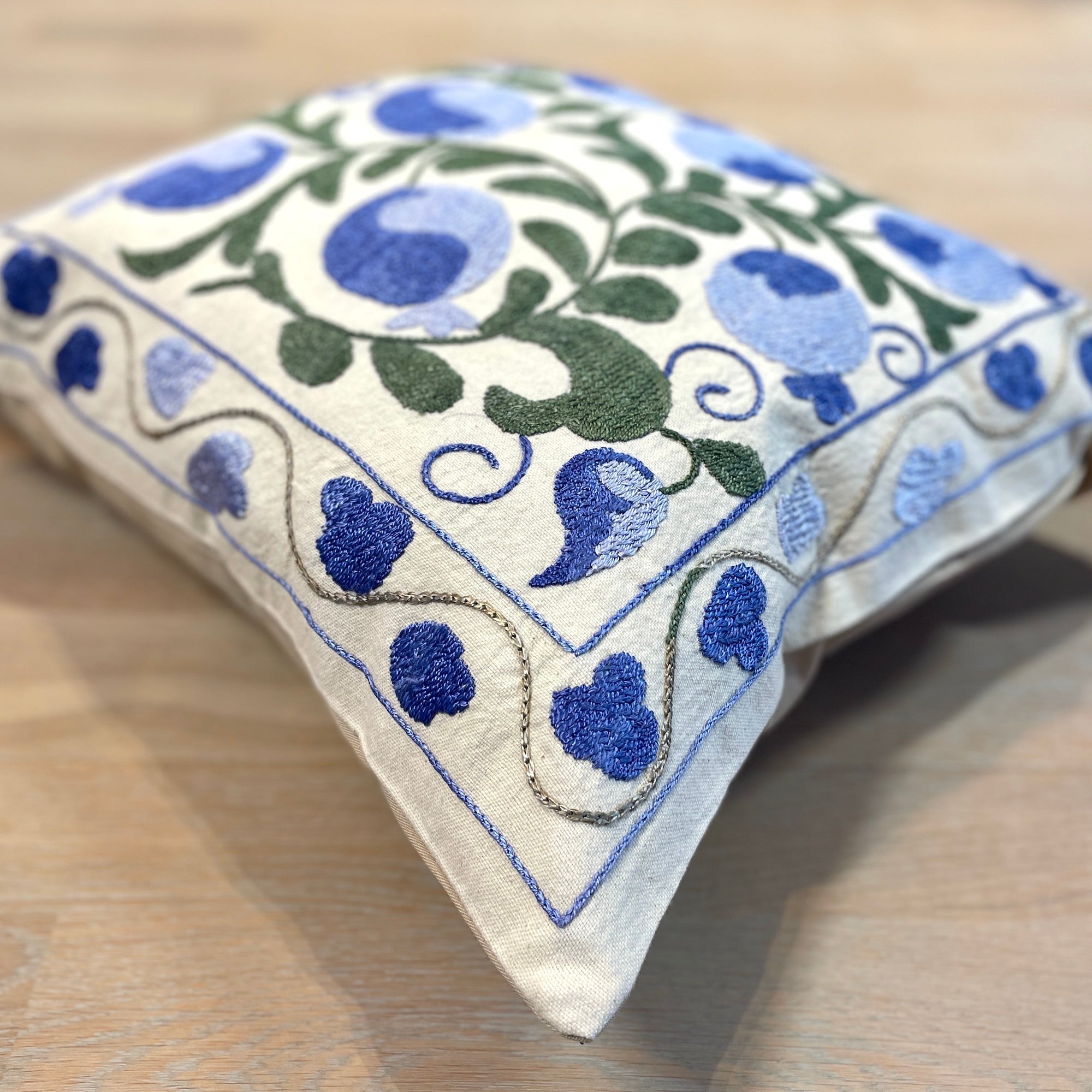 Handmade Suzani Cushion Cover Aksaray - Traditional Turkish Embroidery Pillow Case for Sofa, Bed & Home Decor - Boho Chic Living Room & Bedroom Accessory