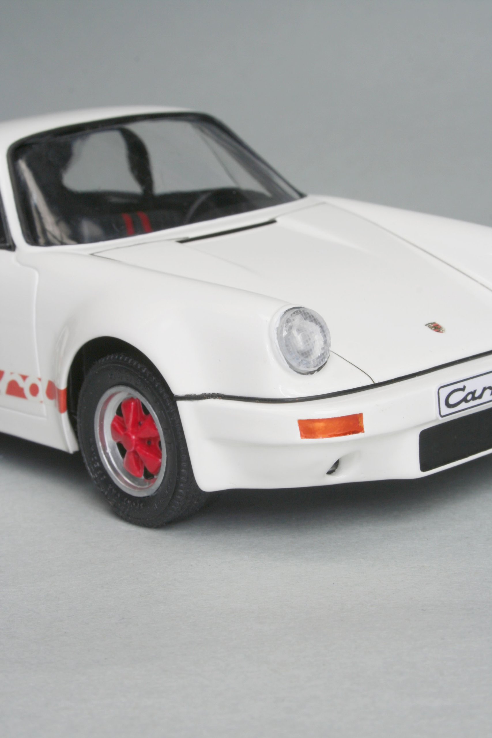 Revell 1/25 Scale 1972 Porsche Carrera RS 3.0 Sports Car Model Kit - Perfect for Collectors, Hobbyists & Car Enthusiasts (Display, Gifts, DIY Projects)
