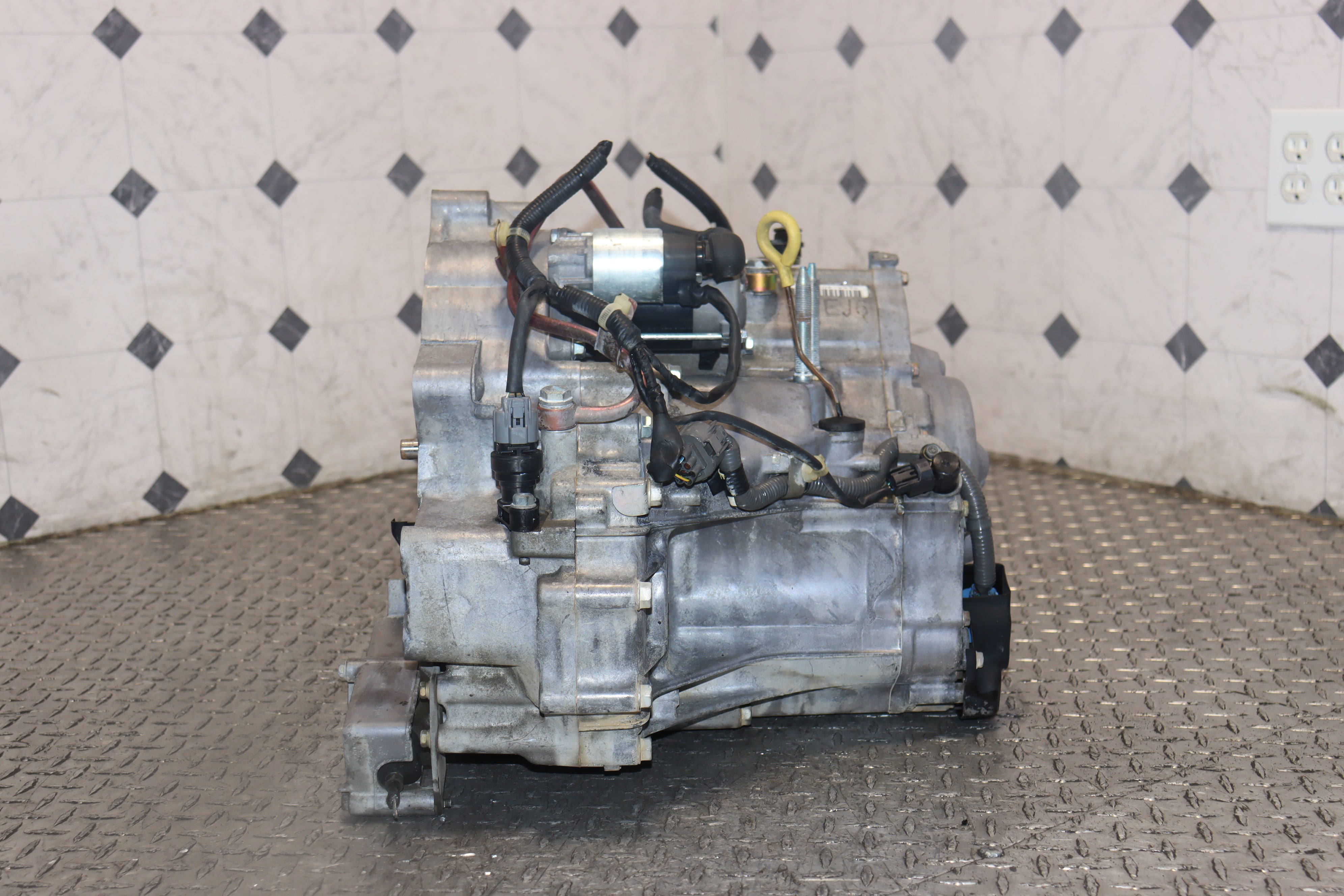 JDM D17A Auto Transmission for 2001-2005 Honda Civic 1.7L - Smooth Gear Shifting for Daily Commute & Performance Driving