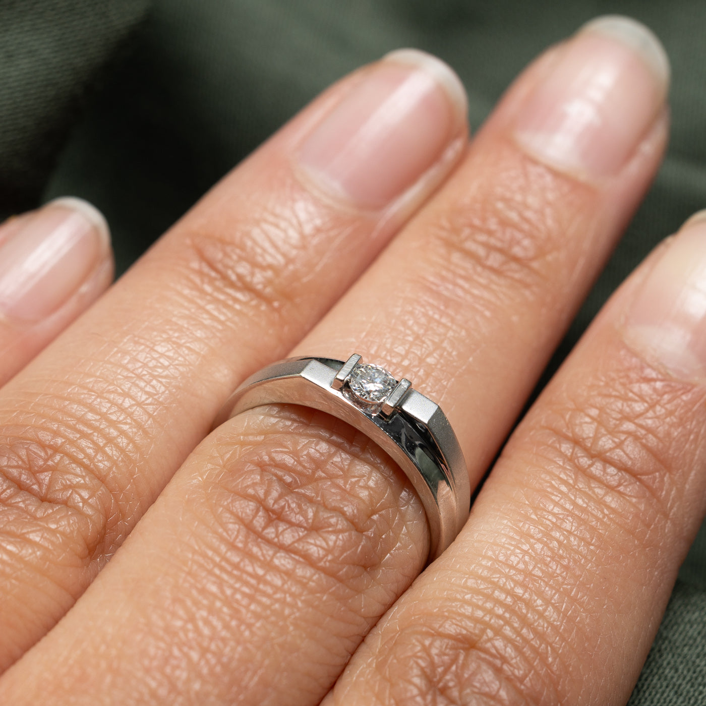 18K White Gold Tension Set Diamond Ring - 0.18ct Round Cut Solitaire Engagement Ring - Size 7.75 - Perfect for Proposals, Anniversaries & Special Occasions