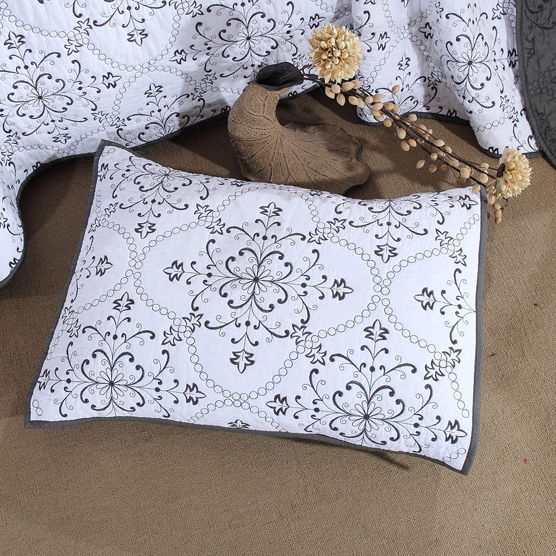 VCTOPS 3-Piece Embroidered Floral Quilt Set - Oversized Queen 100% Cotton Reversible Bedspread with 2 Pillow Shams, Soft Lightweight Coverlet (105