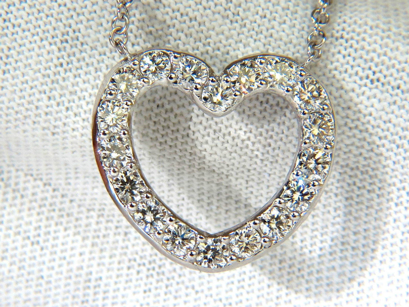 2.50CT Smooth Edged Brilliant Diamond Heart Pendant with 14KT Gold Chain - F/VS Clarity for Valentine's Day, Anniversary & Special Occasion Gifts
