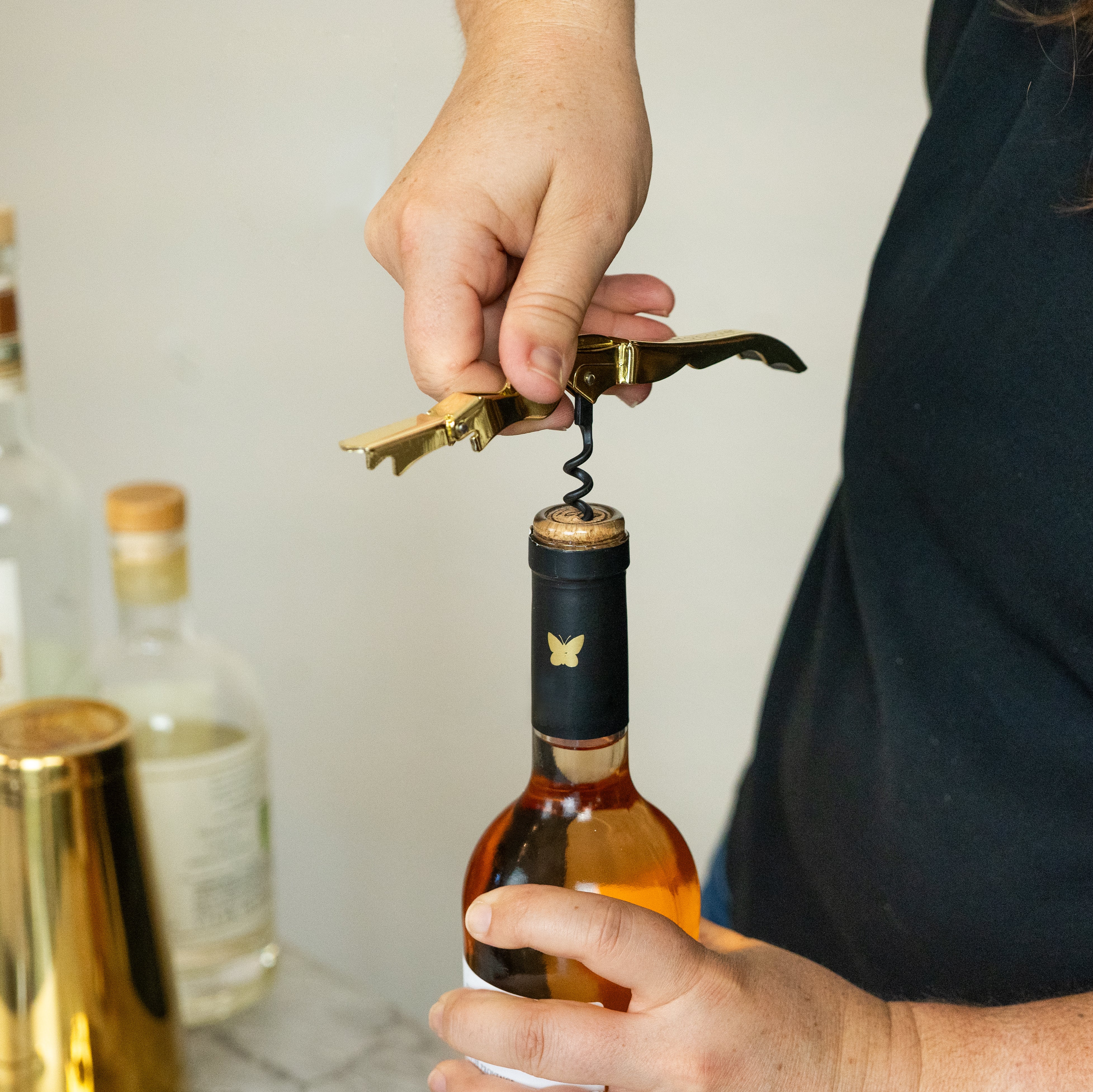 Premium Gold Wine Bottle Opener - Corkscrew with Foil Cutter for Easy Opening - Perfect for Wine Lovers, Dinner Parties & Gifts