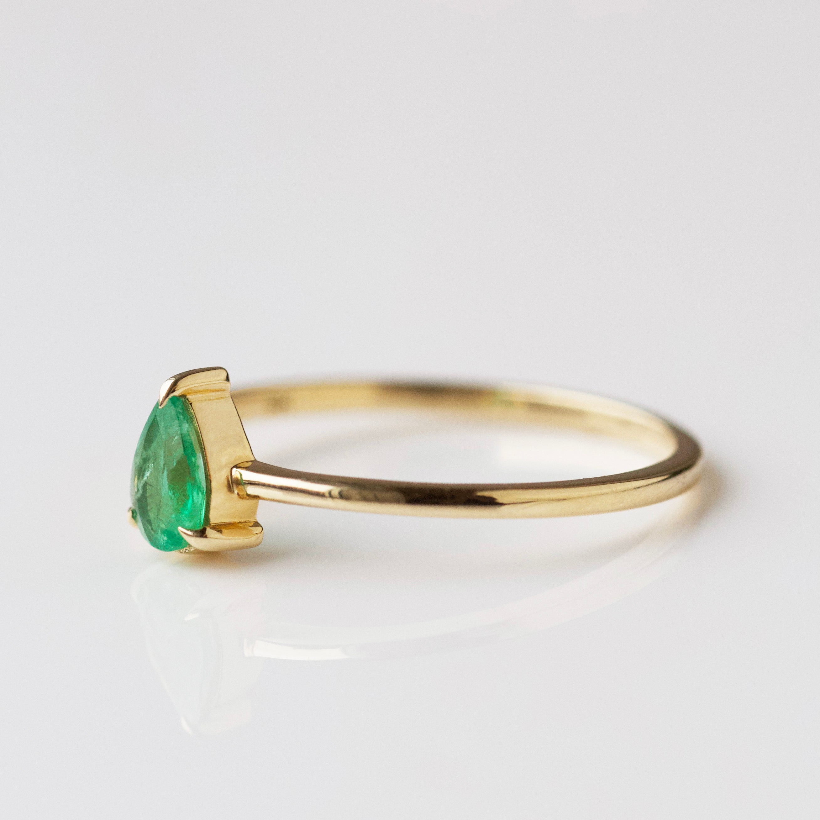 Exquisite Cleo Emerald Pear Ring - Elegant Green Pear-Shaped Gemstone Jewelry for Women | Perfect for Weddings, Parties & Special Occasions