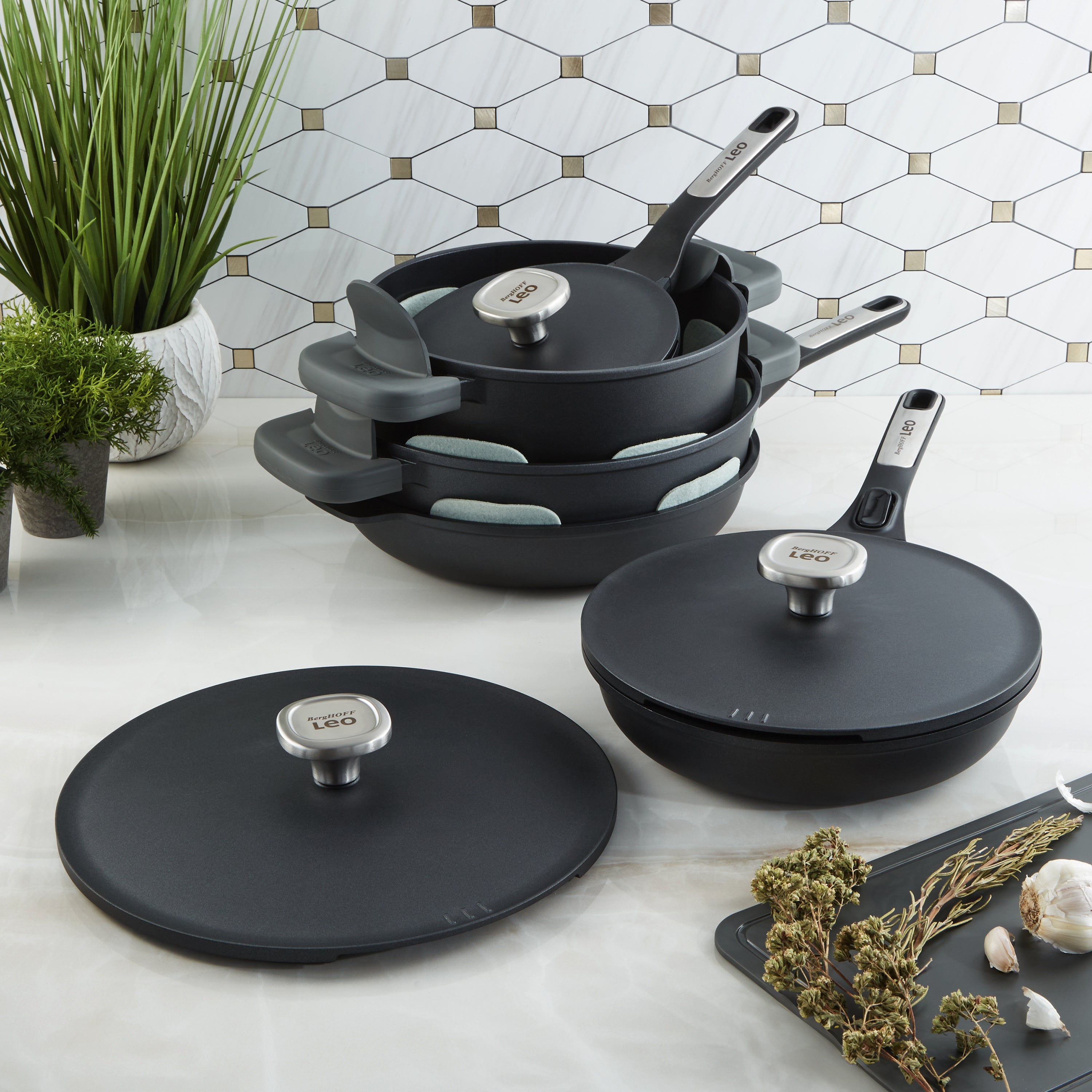 BergHOFF Leo Phantom 8-Piece Nonstick Ceramic Cookware Set - Recycled Aluminum, Oven & Dishwasher Safe - Perfect for Frying, Sautéing & Everyday Cooking