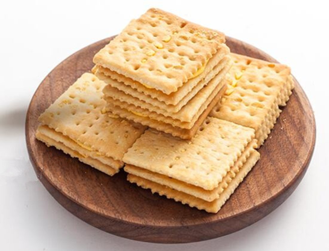 Butter Flavor Sandwich Soda Crackers - 500g/17.6oz Baked Biscuit Snacks - Perfect for Picnics, School Lunches & Tea Time Snacking