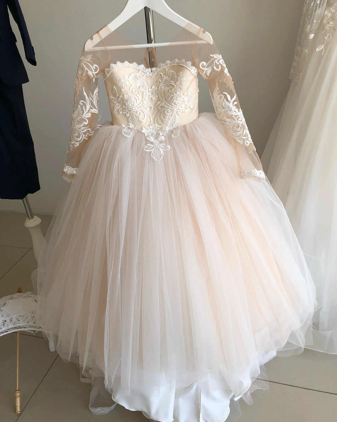 Lace Tulle Flower Girl Dress with Bows - First Communion Gown for Girls - Perfect for Weddings, Baptisms & Special Occasions