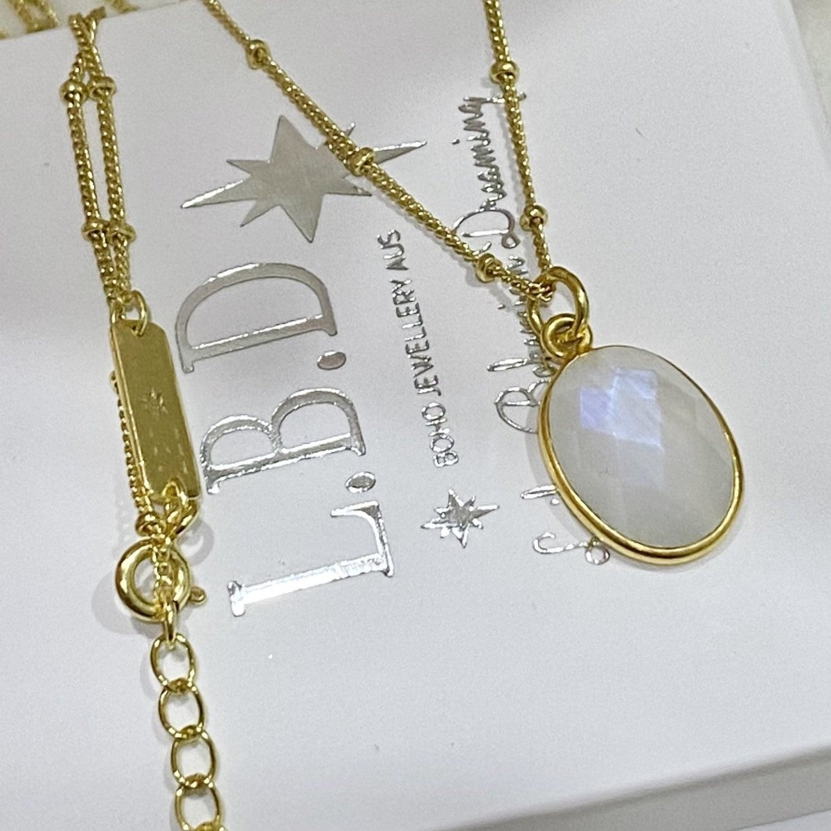 Laihas Iridescent Gold Moonstone Necklace for Women - Elegant Moonstone Jewelry Gift for Birthday, Anniversary & Special Occasions