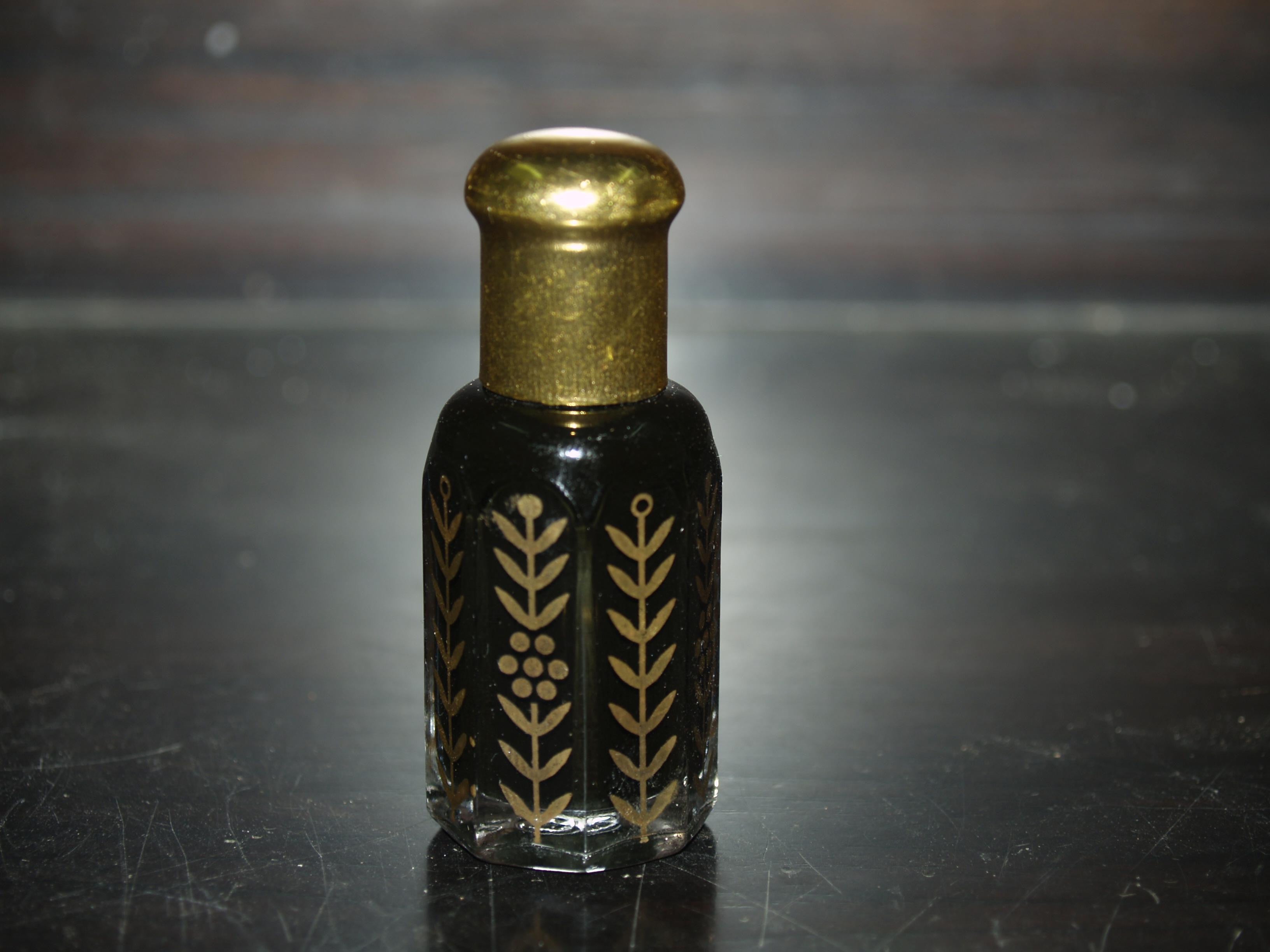 100% Authentic Pure Agarwood Oudh Gaharu Aloeswood Perfume Oil - 6ml Bottle from Far East India | Premium Scent for Meditation, Aromatherapy & Luxury Fragrance