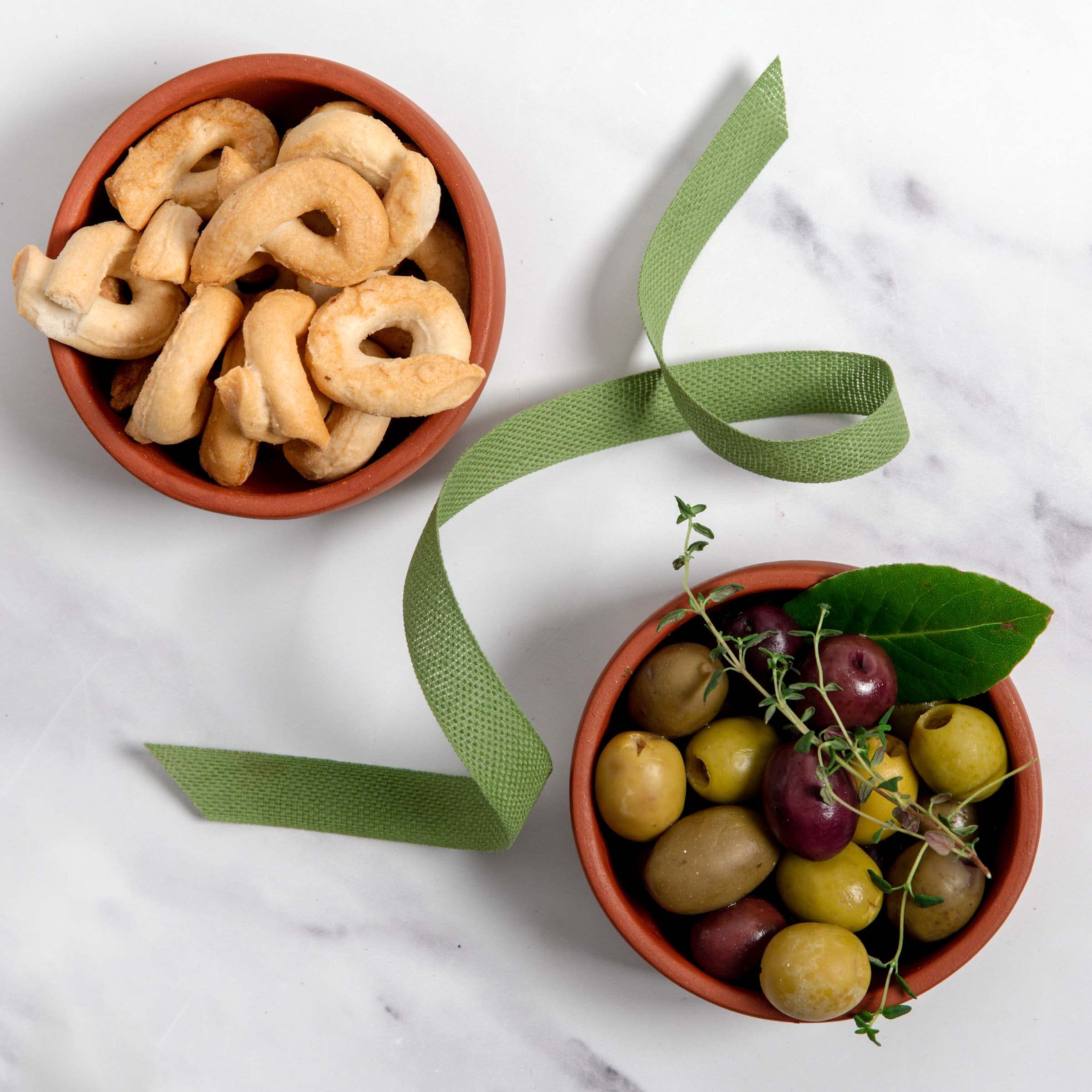 Premium Gourmet Olive Lover's Gift Box - Italian, Greek, Spanish & Portuguese Olive Assortment with Organic Options - Perfect for Holiday Gifts, Charcuterie Boards & Mediterranean Cooking