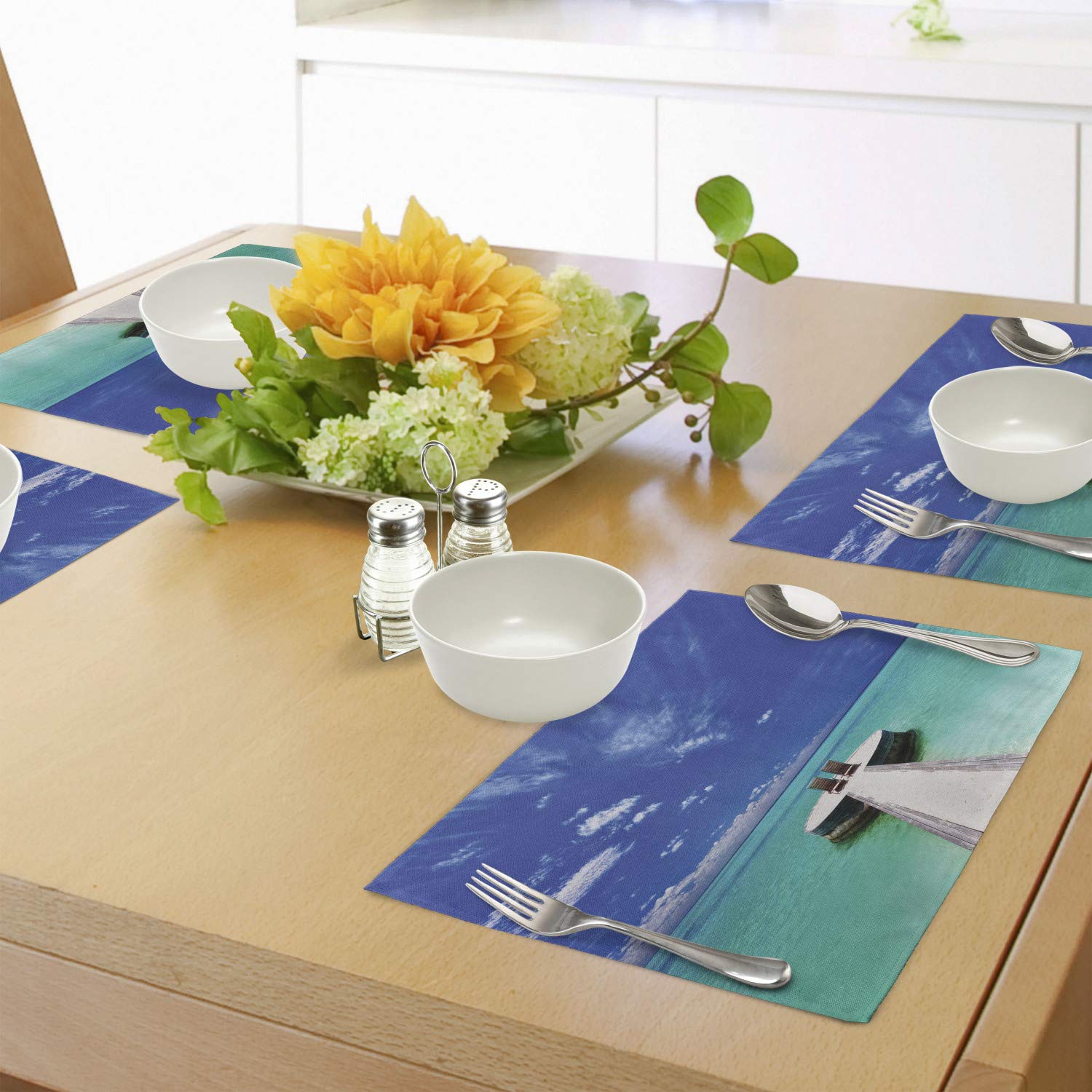 Ambesonne Beach Placemats Set of 4 - Tropical Maldives Lagoon Design, Washable Fabric Table Mats for Dining Room & Kitchen Decor in Turquoise White Blue | Perfect for Honeymoon, Vacation & Coastal-Themed Dinner Parties