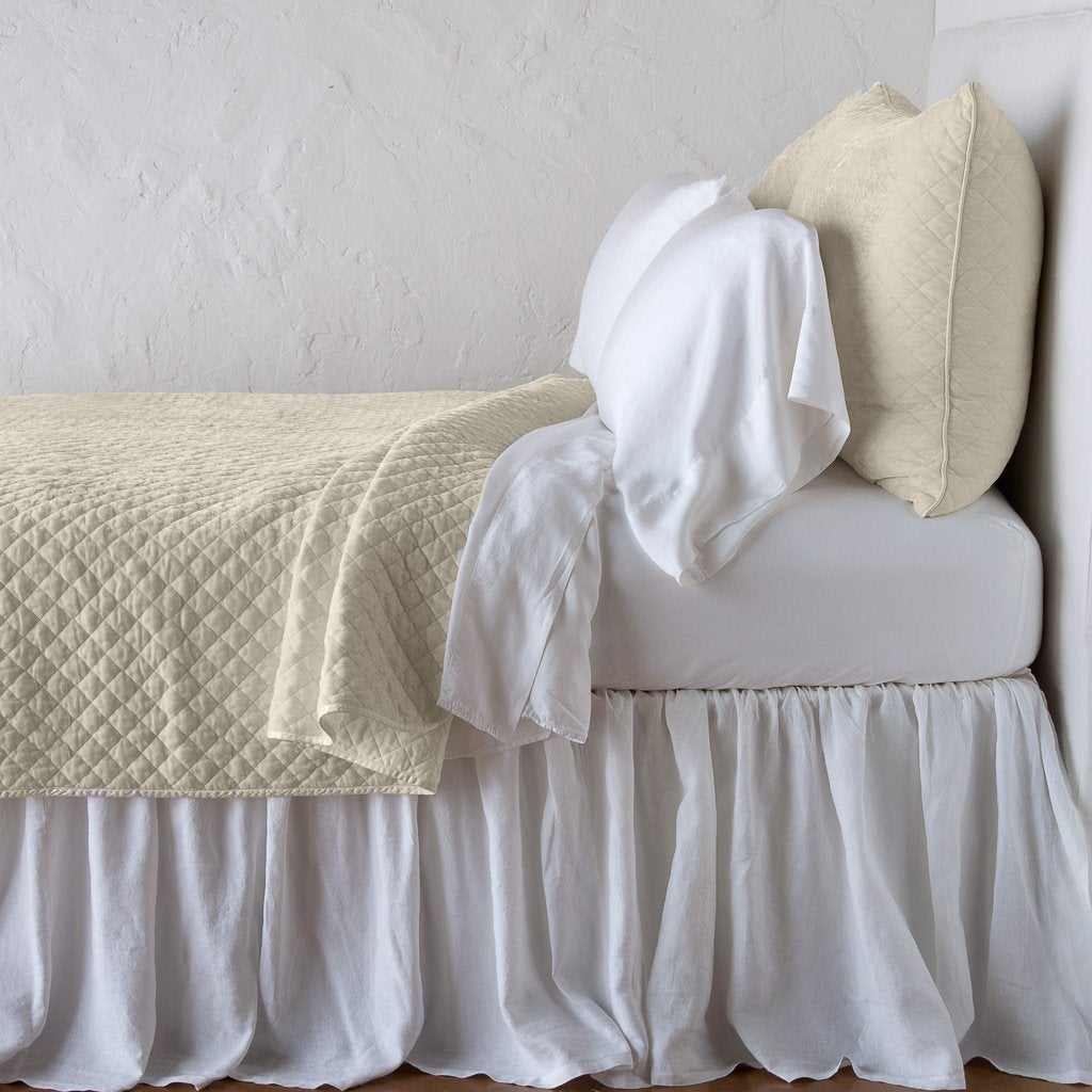 Luxury Silk Velvet Quilted Coverlet - Soft & Breathable Bedspread for All Seasons | Perfect for Master Bedroom, Guest Room & Cozy Home Decor