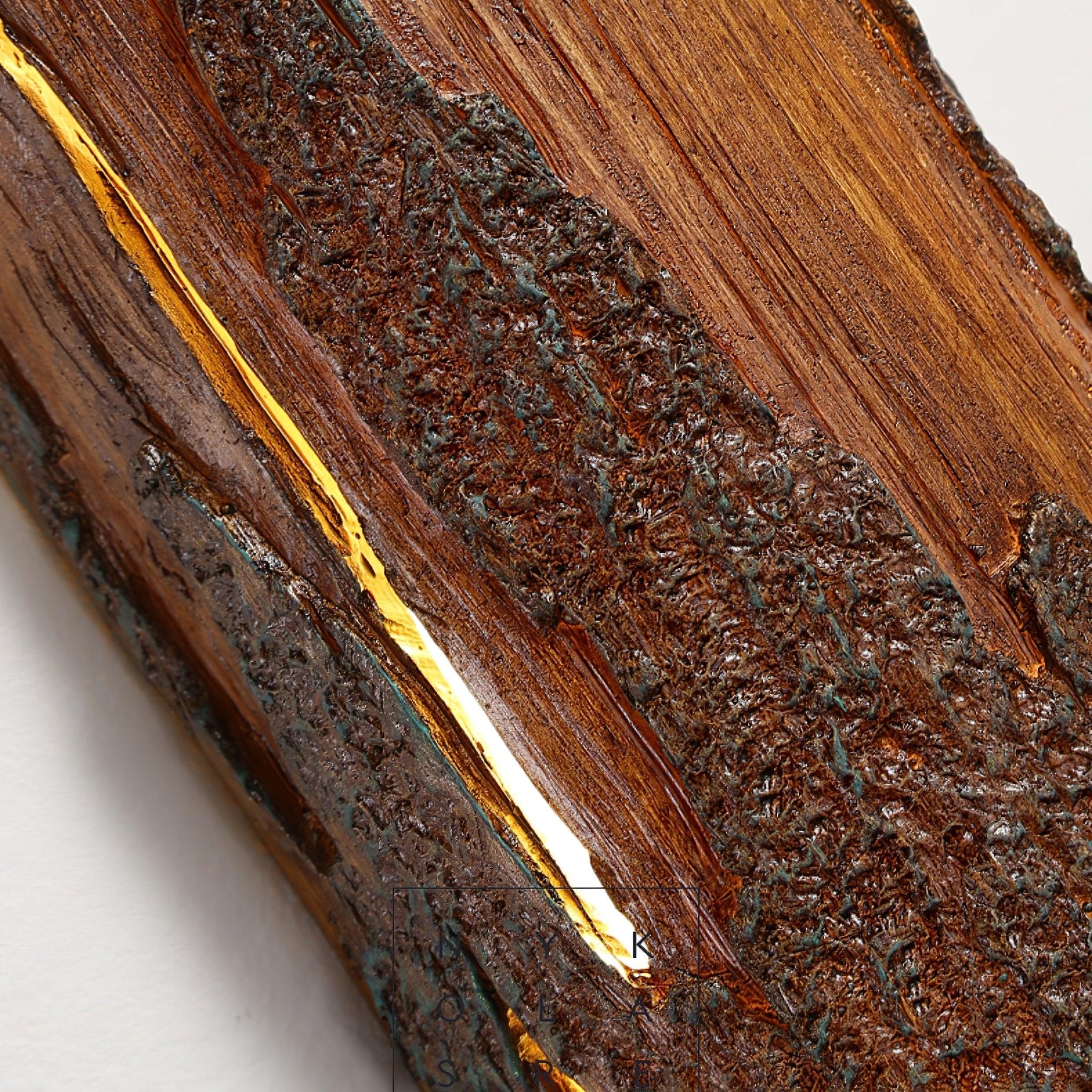 Broken Bark Wall Light - Rustic Wooden Sconce for Bedroom, Living Room & Outdoor Decor - Warm Ambient Lighting for Cozy Home Atmosphere