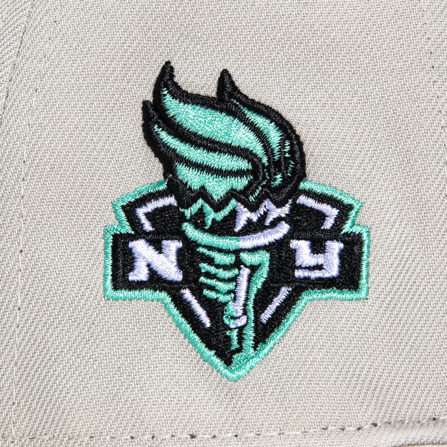 New Era 59Fifty WNBA New York Liberty Logo Patch Snapback Hat - Stone & Light Orange | Official NBA Basketball Cap for Women & Men | Perfect for Games, Streetwear & Sports Fans