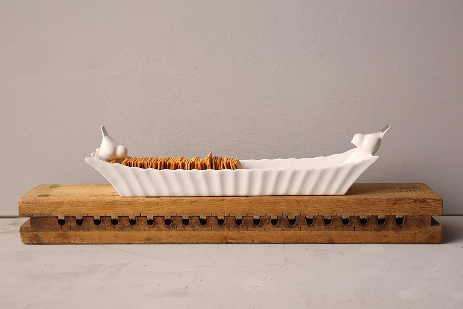 Elegant Ceramic Cracker Dish with Hand-Painted Bird Design - Perfect for Serving Snacks, Appetizers at Parties, Picnics & Home Entertaining