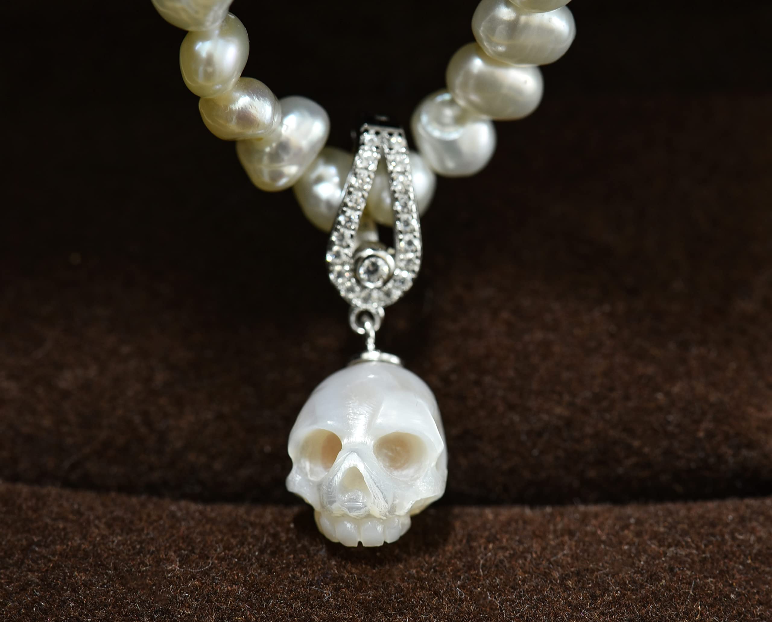 Baroque Pearl Skull Choker Necklace - Hand Carved Detachable Pendant, 14 Inch Gothic Jewelry for Women - Perfect for Halloween Costumes, Gothic Fashion & Dark Aesthetic Outfits