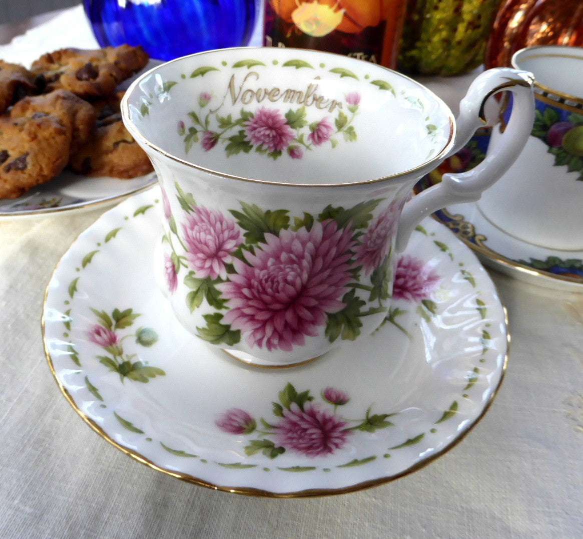 Royal Albert November Chrysanthemum Demi Tea Cup and Saucer Set - Flower of the Month Collection - Perfect for Afternoon Tea & Vintage-Inspired Home Decor