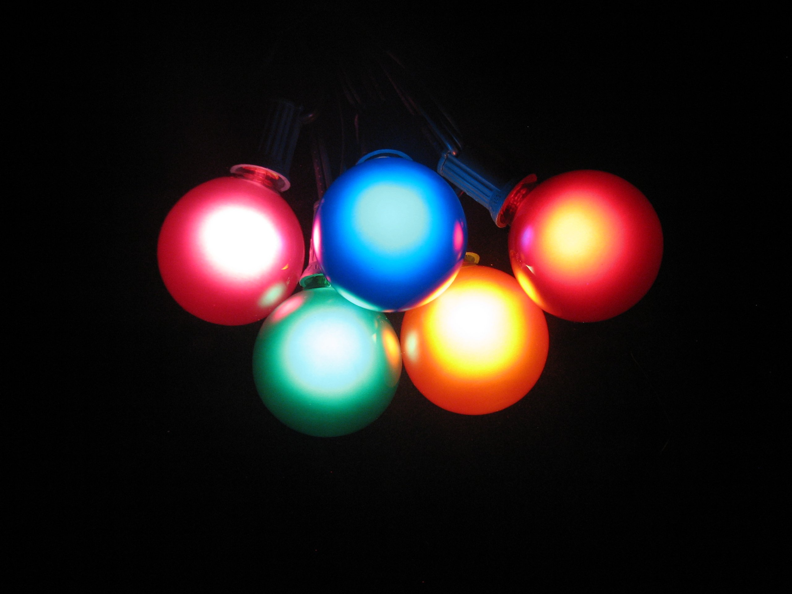 100 Foot Globe Patio String Lights - 100 G50 Satin Multi-Colored Bulbs with Green Cord for Outdoor Decor, Garden Parties, and Backyard Weddings