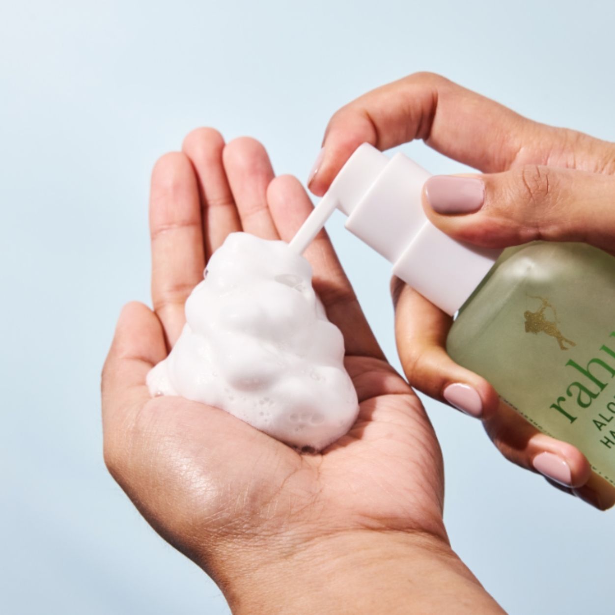 Aloe Vera Hair Mousse for Curly & Frizzy Hair - Volumizing & Hydrating Styling Foam for Natural Hair Care - Perfect for Daily Styling & Heat Protection