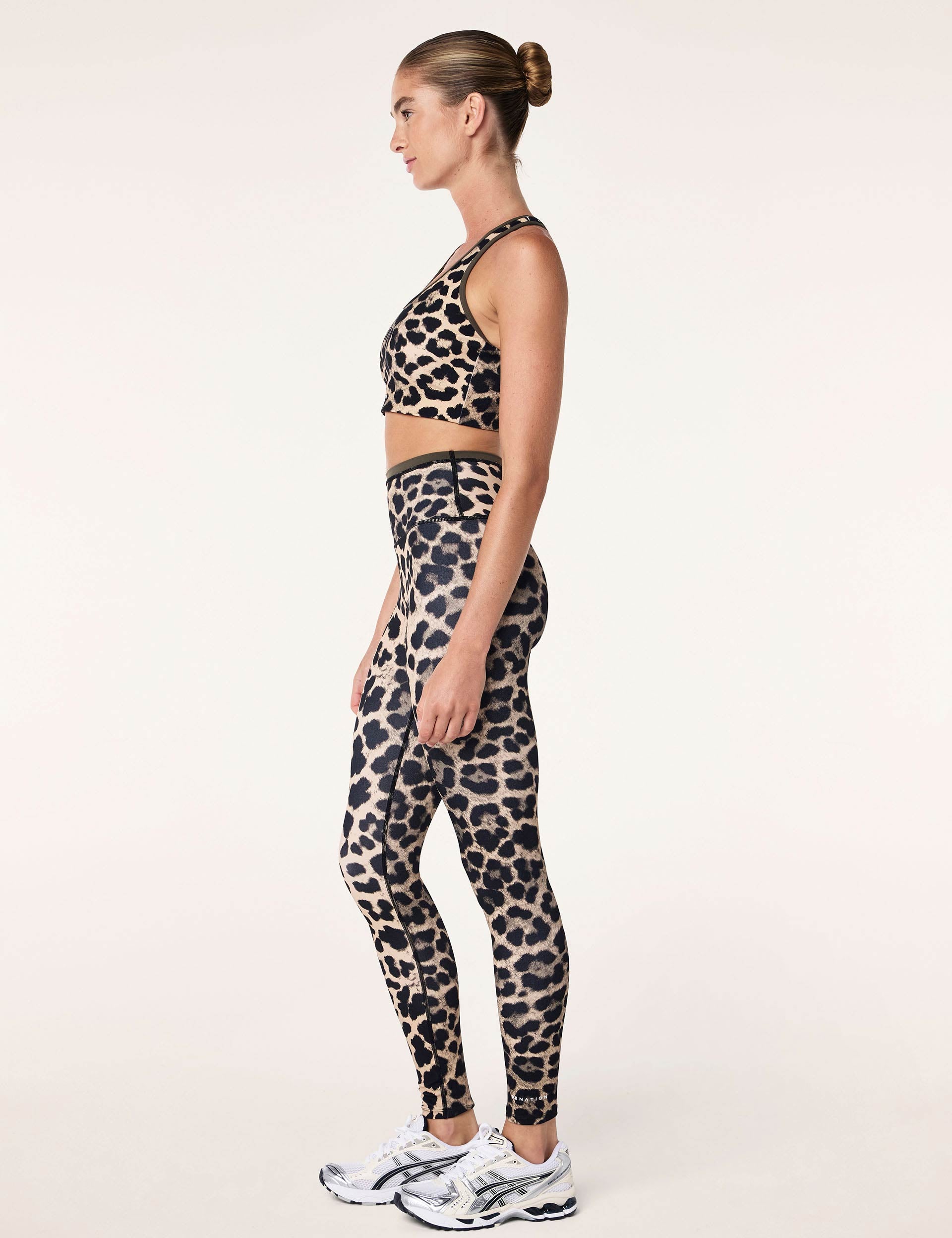 High-Performance Stellar Sports Bra - Leopard Print - Moisture-Wicking & Supportive for Running, Yoga & Gym Workouts