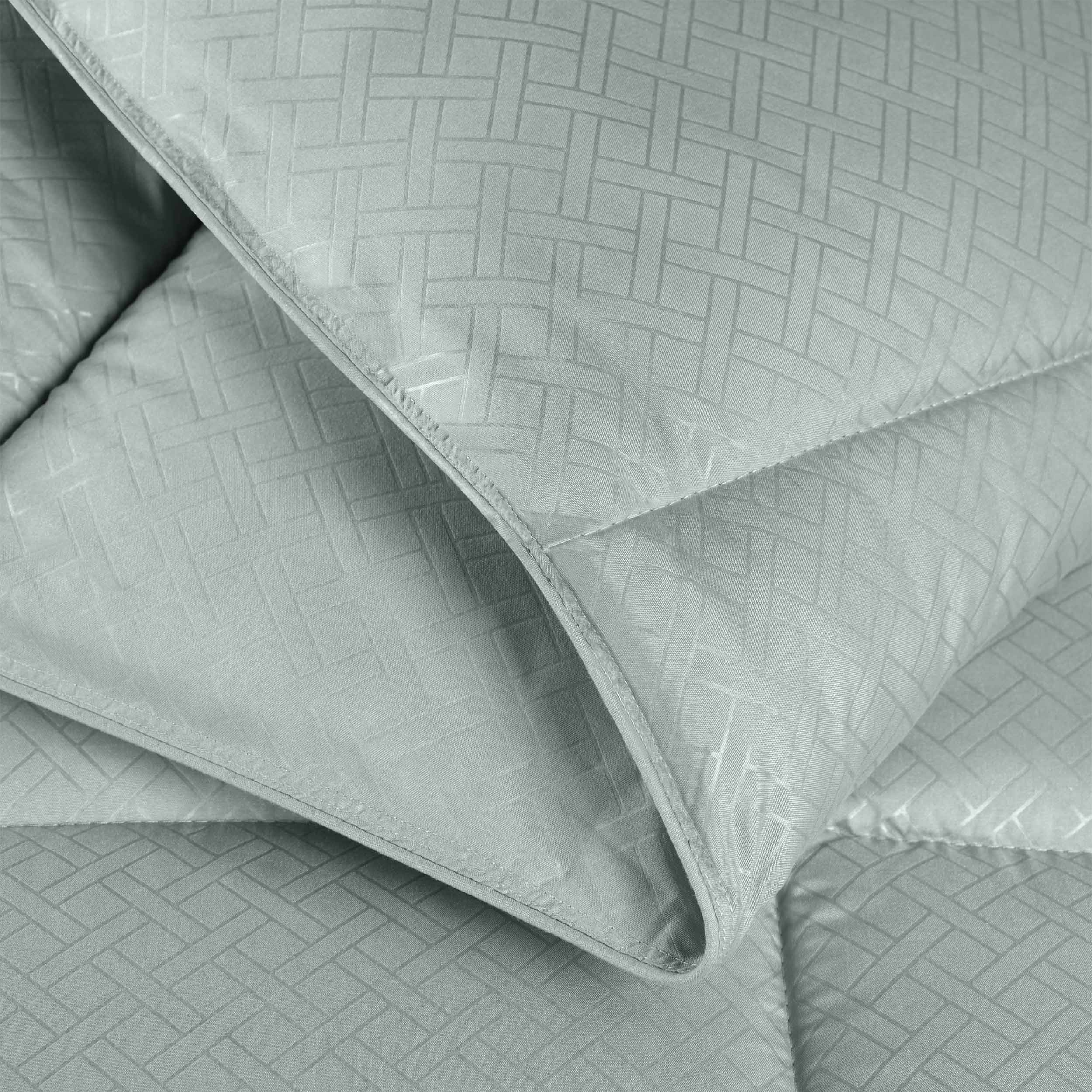 Luxury Basketweave Plush Down Alternative Comforter - Hypoallergenic & Breathable All-Season Bedding for Master Bedroom, Guest Room & Dorm