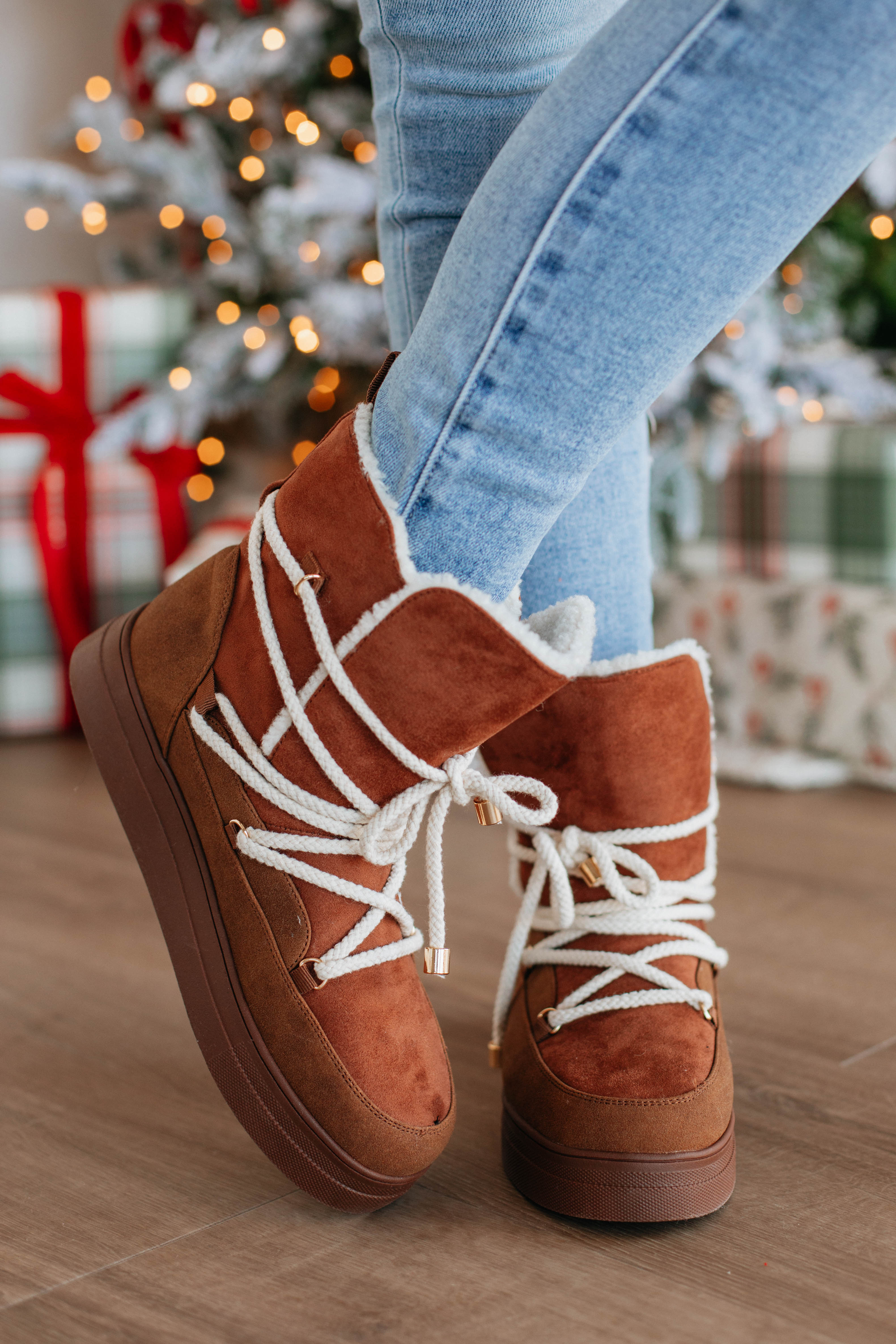 Keep Me Toasty Boots - Women's Winter Snow Boots with Fleece Lining, Waterproof & Slip-Resistant - Perfect for Cold Weather, Snowy Days & Outdoor Adventures