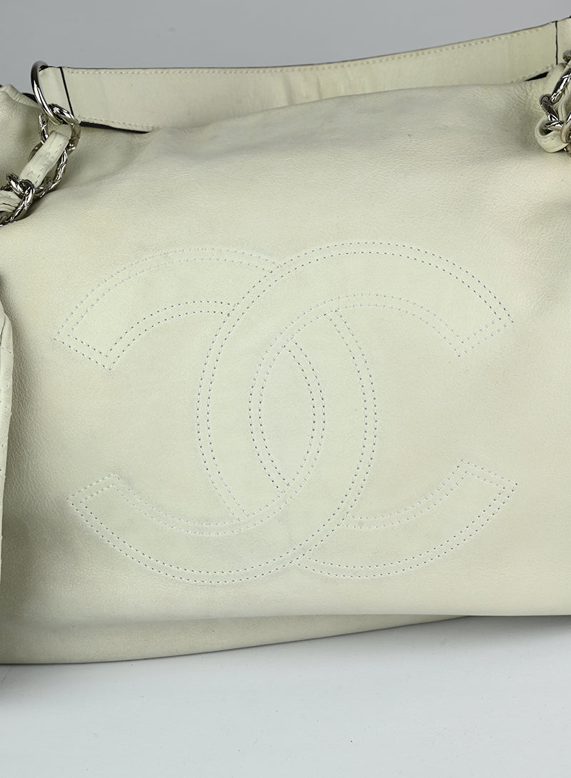 Chanel White Leather Maxi Bag - Luxury Handbag for Women, Perfect for Everyday Use & Special Occasions