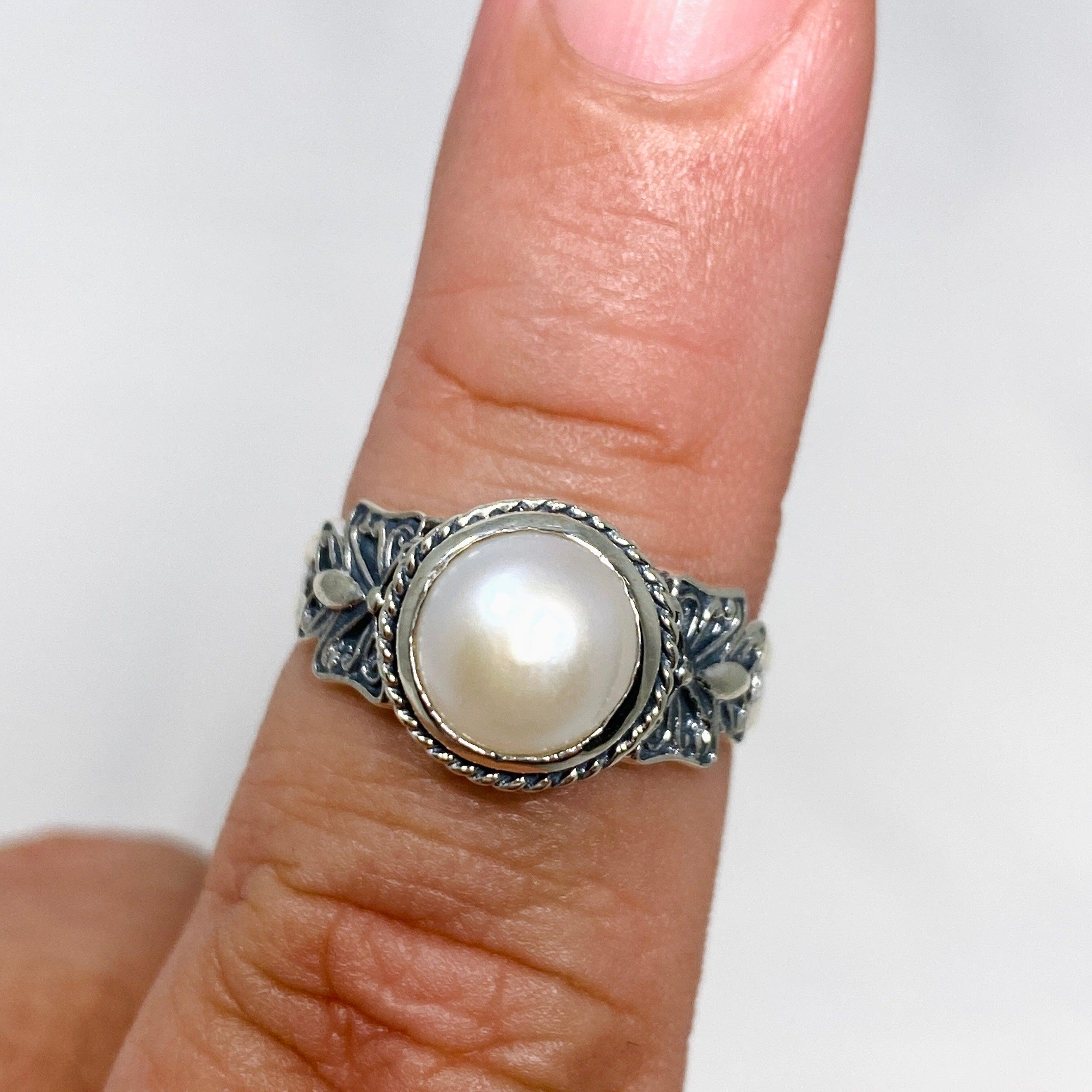 Exquisite Pearl Round Ring with Decorative Setting R3671 - Elegant Jewelry for Women, Perfect for Weddings, Parties & Special Occasions
