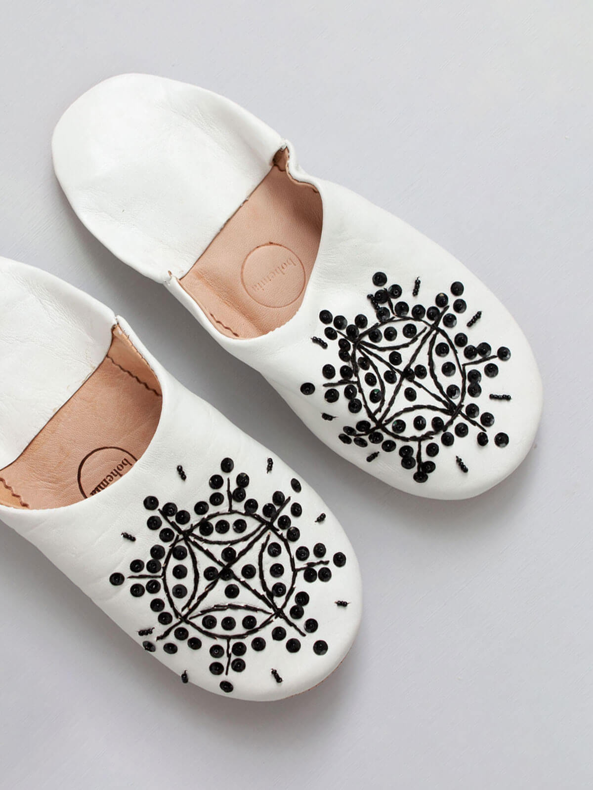 Stylish Moroccan Babouche Sequin Slippers in White & Black - Comfortable House Shoes for Women, Perfect for Home, Lounge & Boho Fashion