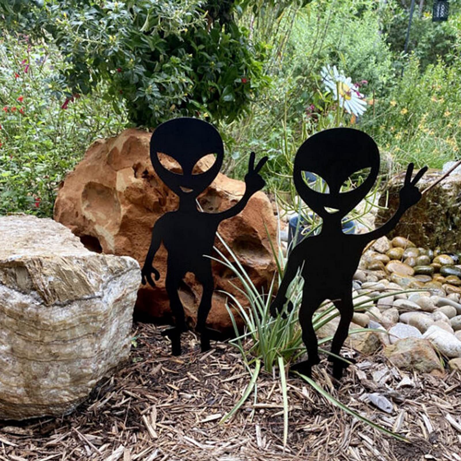 Funny Alien Garden Stake Statue - Cute Silhouette Decor for Home, Yard & Outdoor Spaces | Perfect for Halloween, Themed Gardens & Unique Outdoor Decorations