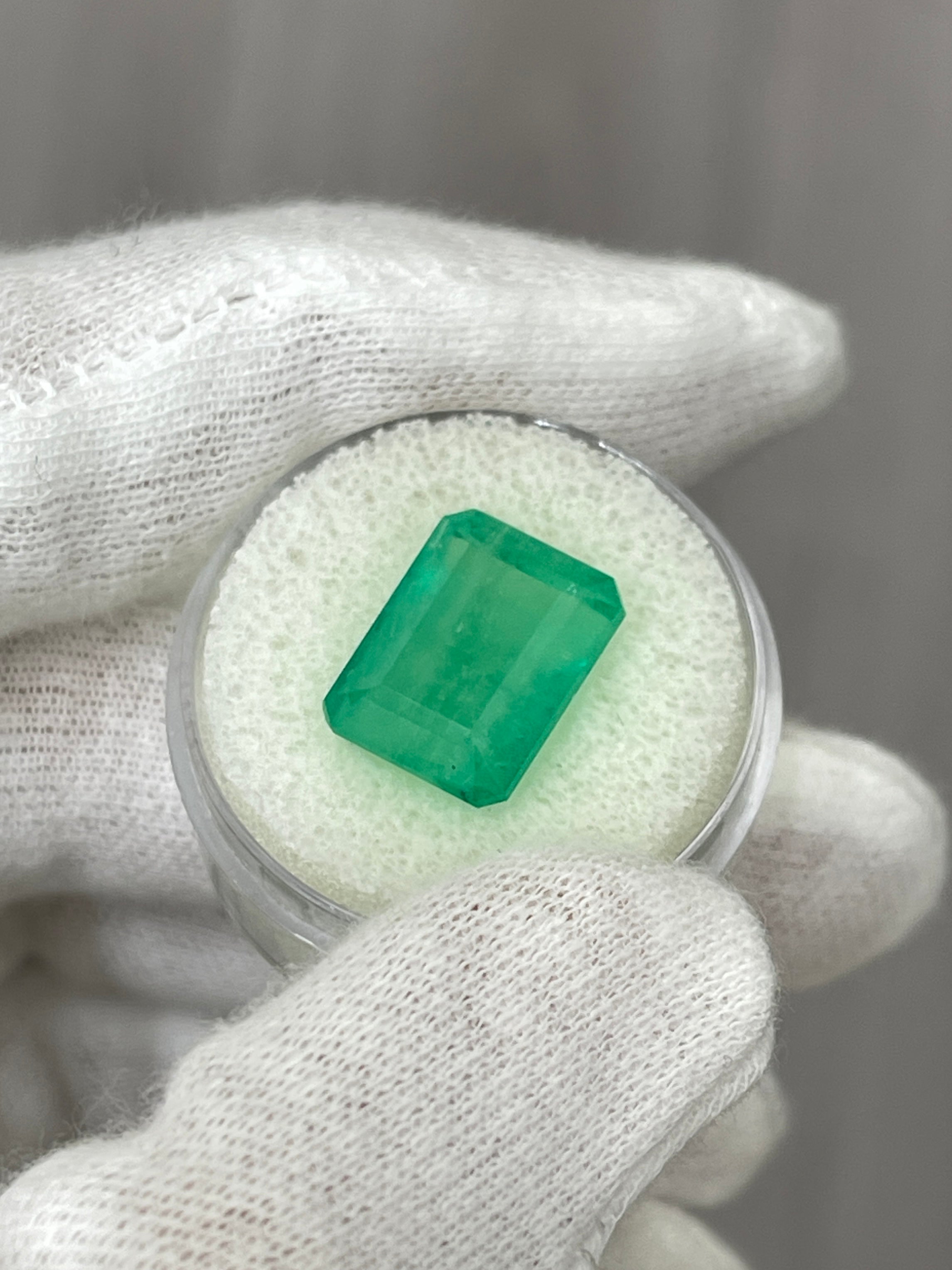 9.29 Carat 13x10mm Earthy Medium Green Emerald Cut Loose Colombian Emerald Gemstone for Jewelry Making - Engagement Rings, Necklaces & Earrings