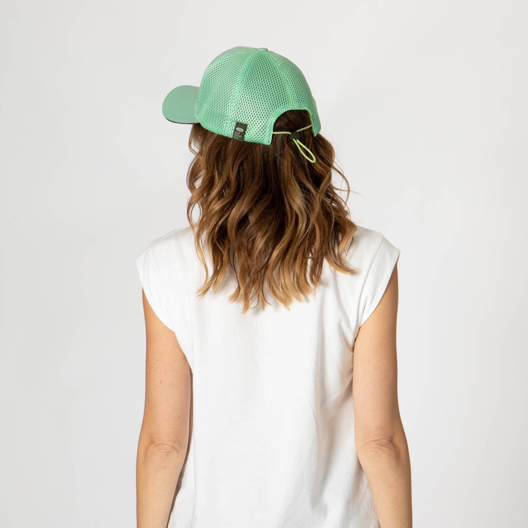 Women's Breathable Mesh Trucker Hat - Stylish & Lightweight Summer Cap for Outdoor Activities, Hiking, and Beach Vacations