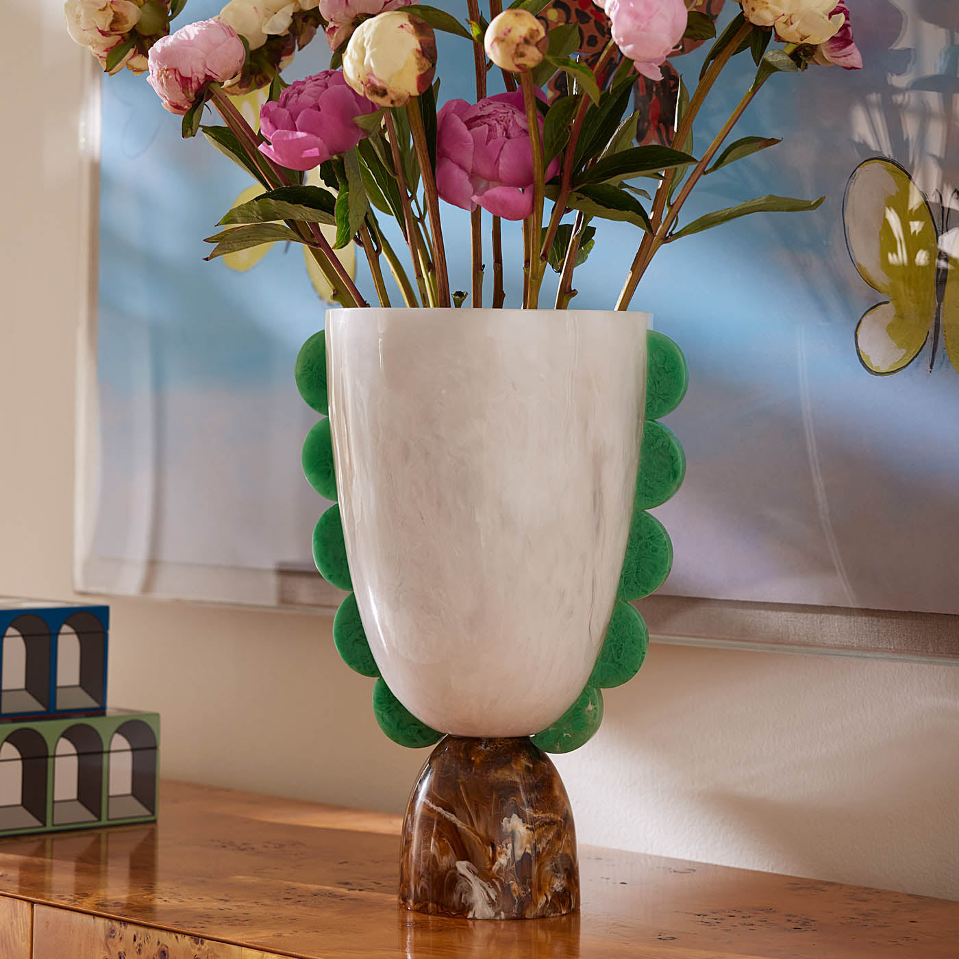Como Scalloped Urn - Elegant Decorative Vase for Home & Garden - Perfect for Floral Arrangements, Centerpieces, and Outdoor Decor