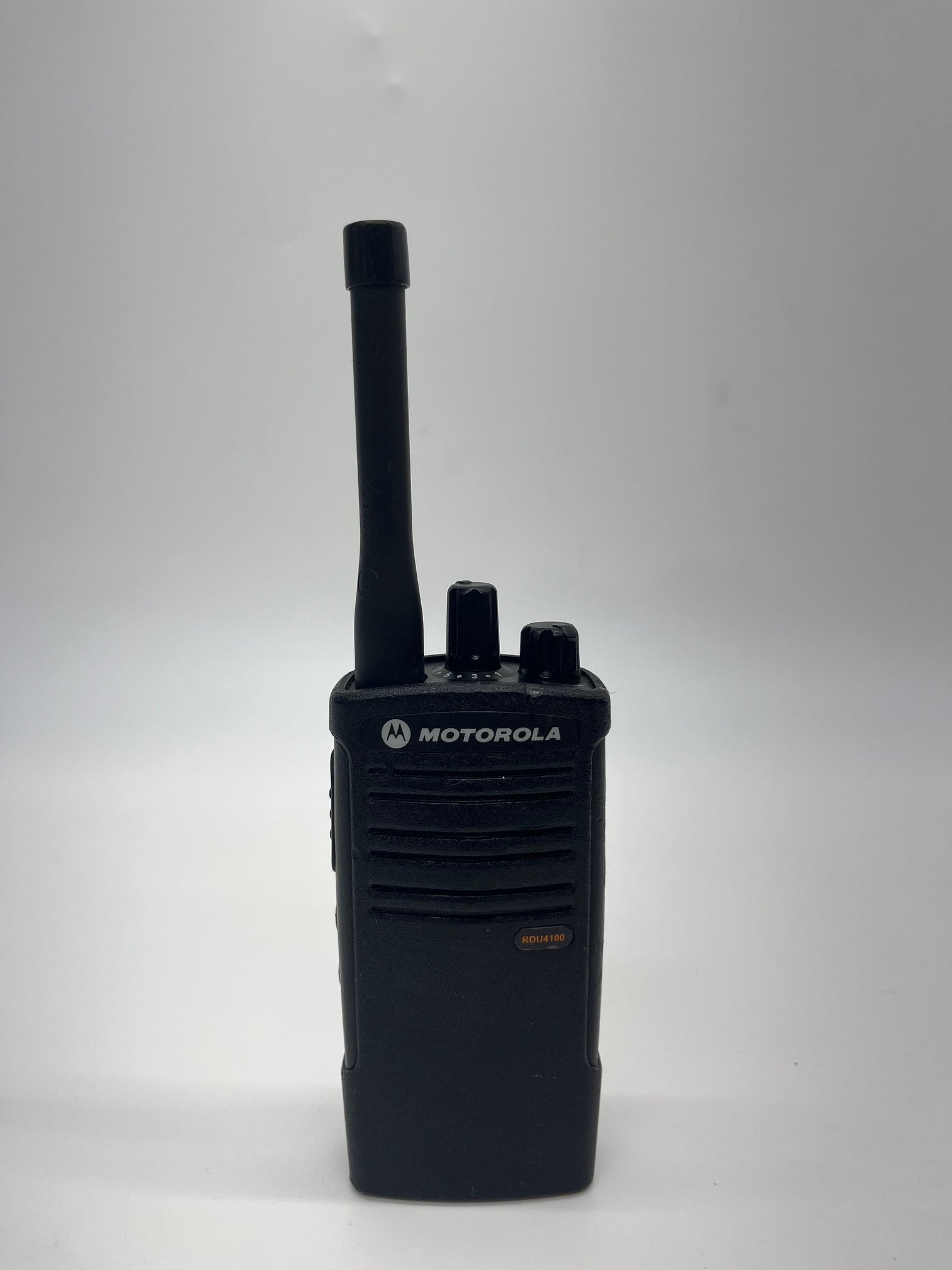Motorola RDU4100 Portable UHF Two-Way Radio - Long Range Communication for Outdoor Adventures, Construction Sites & Emergency Preparedness | Model RU4100BKN9BA