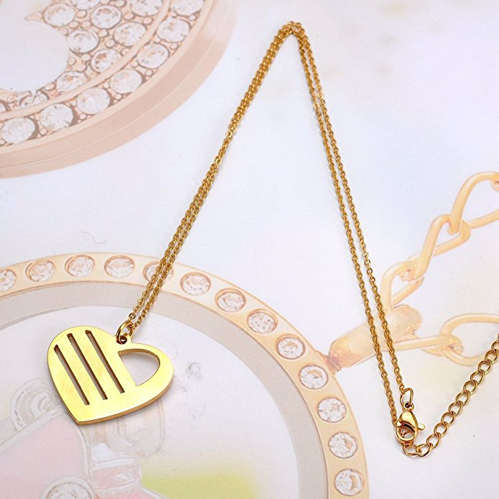 AOCHEE Custom Name Necklace - Personalized Engraved Family Jewelry Gift for Mom, Wife, Daughter - Perfect for Anniversaries, Birthdays & Mother's Day