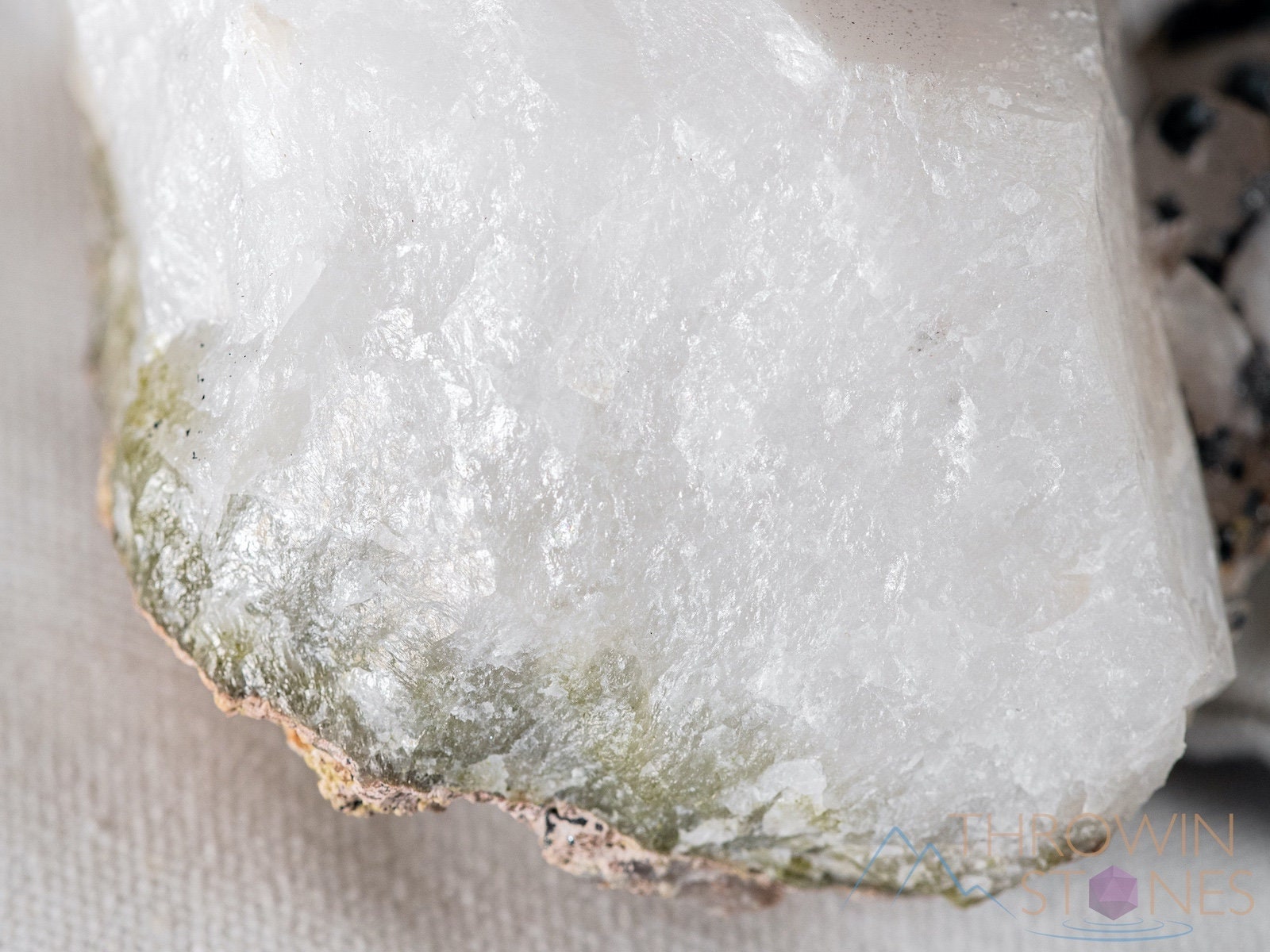 Natural QUARTZ Raw Crystal Cluster with Specular HEMATITE - Healing Stones for Home Decor, Housewarming Gift, Meditation & Spiritual Healing (40098) - Perfect for Office Desk, Yoga Space & Feng Shui Arrangement