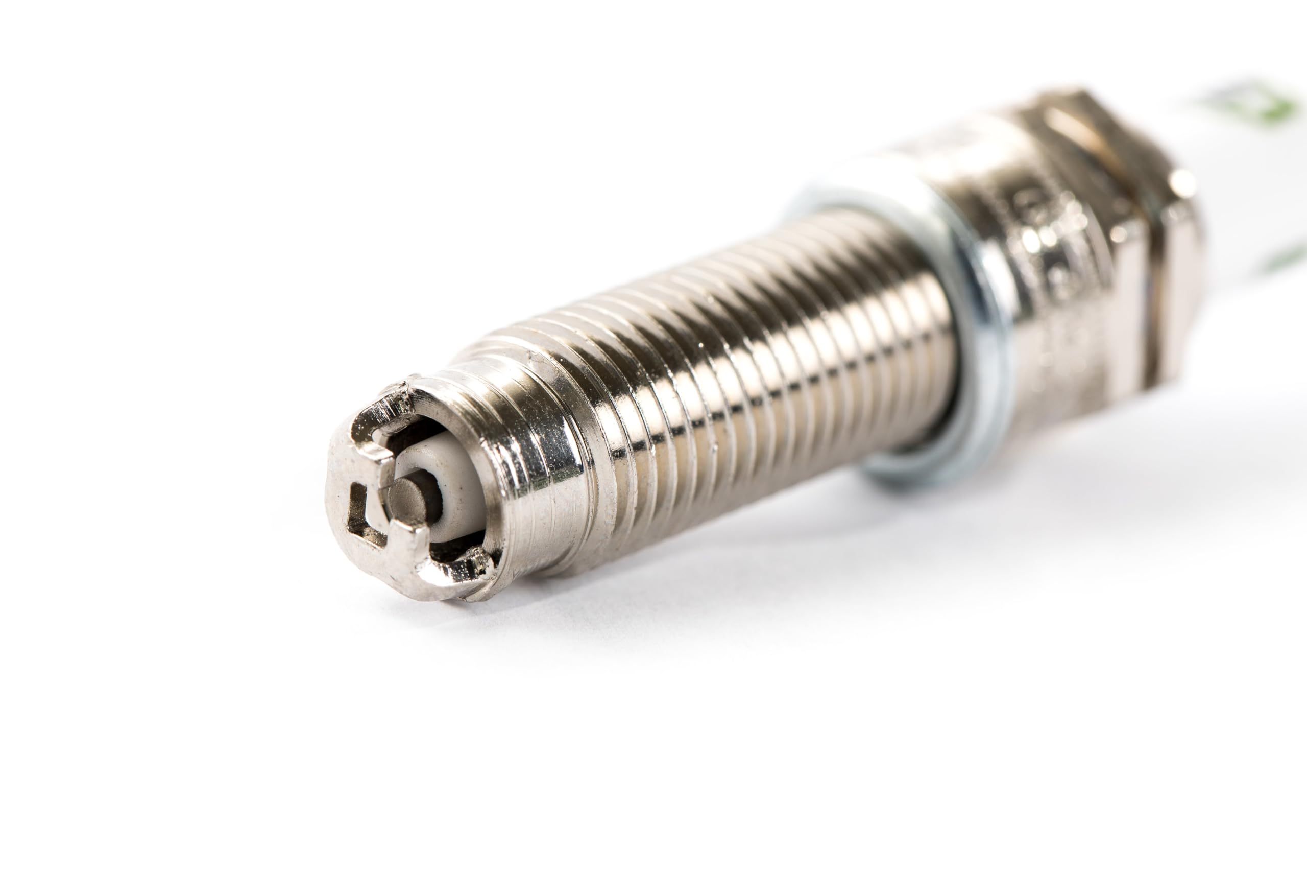 E3.80 Premium Automotive Spark Plug with DiamondFIRE Technology - High Performance Ignition Plug for Cars, Trucks & SUVs - Improves Fuel Efficiency & Engine Power (Pack of 1) - Ideal for Daily Commuting, Off-Roading & Performance Driving