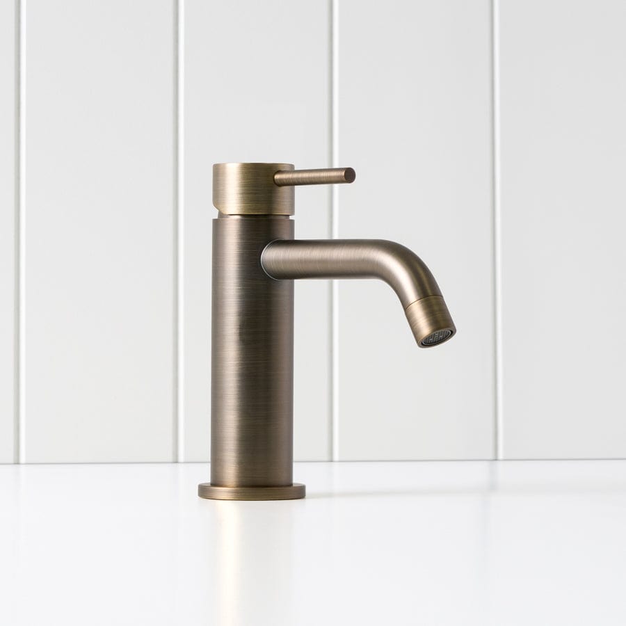 Sydney Short Basin Mixer in Antique Brass - Vintage Style Bathroom Faucet for Sink, Vanity, and Powder Room - Perfect for Classic and Modern Home Decor