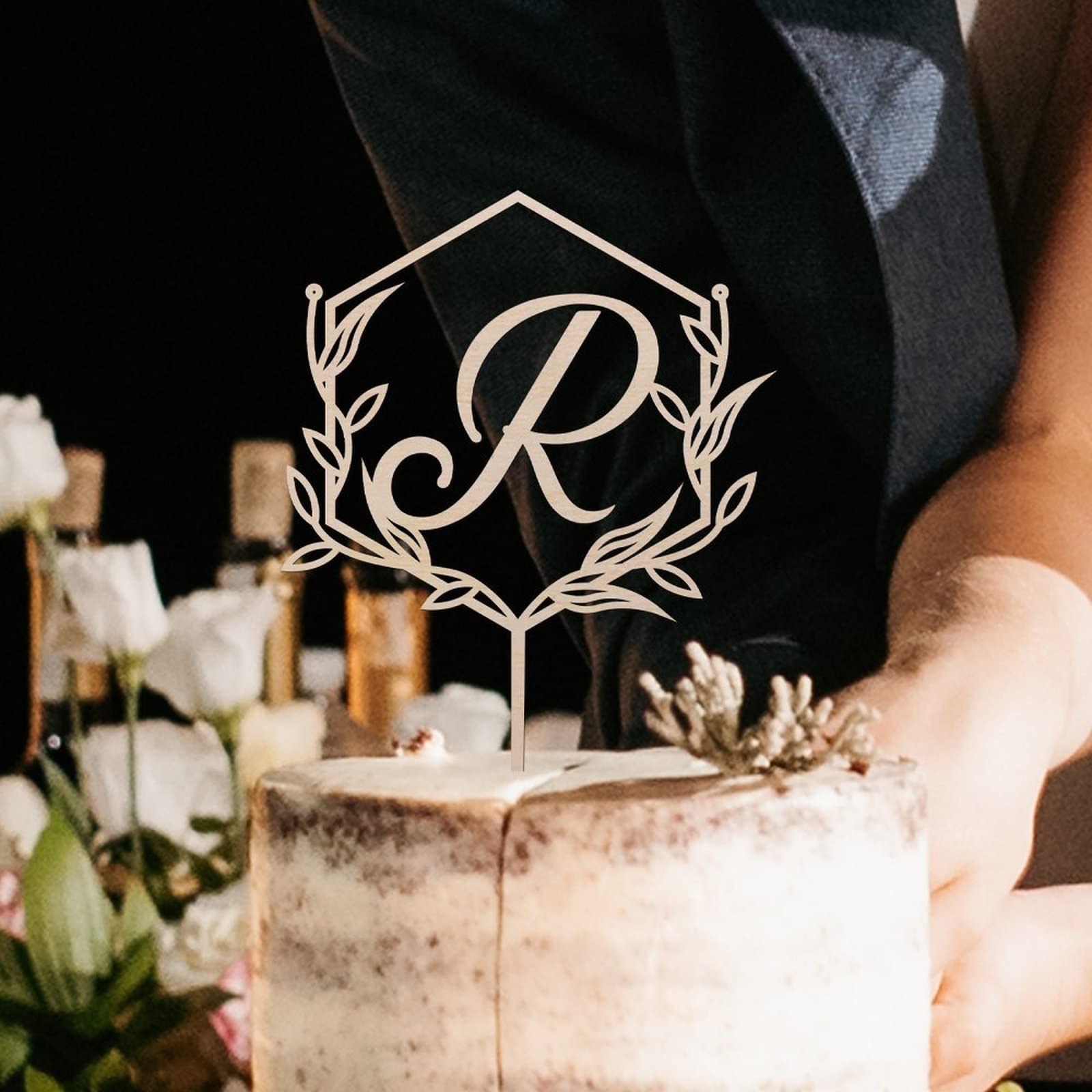 Personalized Wooden Monogram Cake Topper - Rustic Initial Letter R Wreath for Wedding, Birthday & Anniversary Cakes - Handmade Cake Decoration (Design 03)