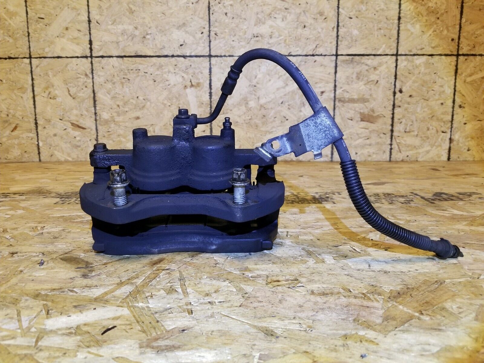 2006-2011 Cadillac DTS Front Right Passenger Side Brake Caliper - OEM Replacement Part for Smooth Braking Performance | Perfect for City Driving & Highway Commutes