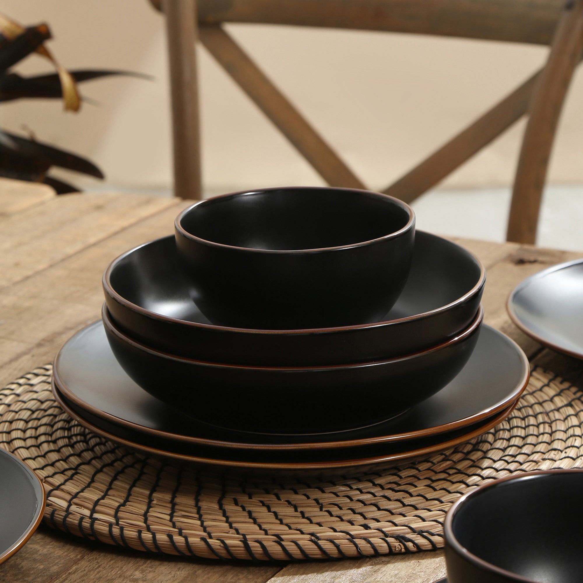 Premium Brasa Stoneware Dinnerware Set - 16-Piece Black Porcelain Dinnerware for 4, Elegant & Durable Restaurant-Quality Plates, Bowls & Mugs - Perfect for Family Dinners, Entertaining Guests & Daily Use