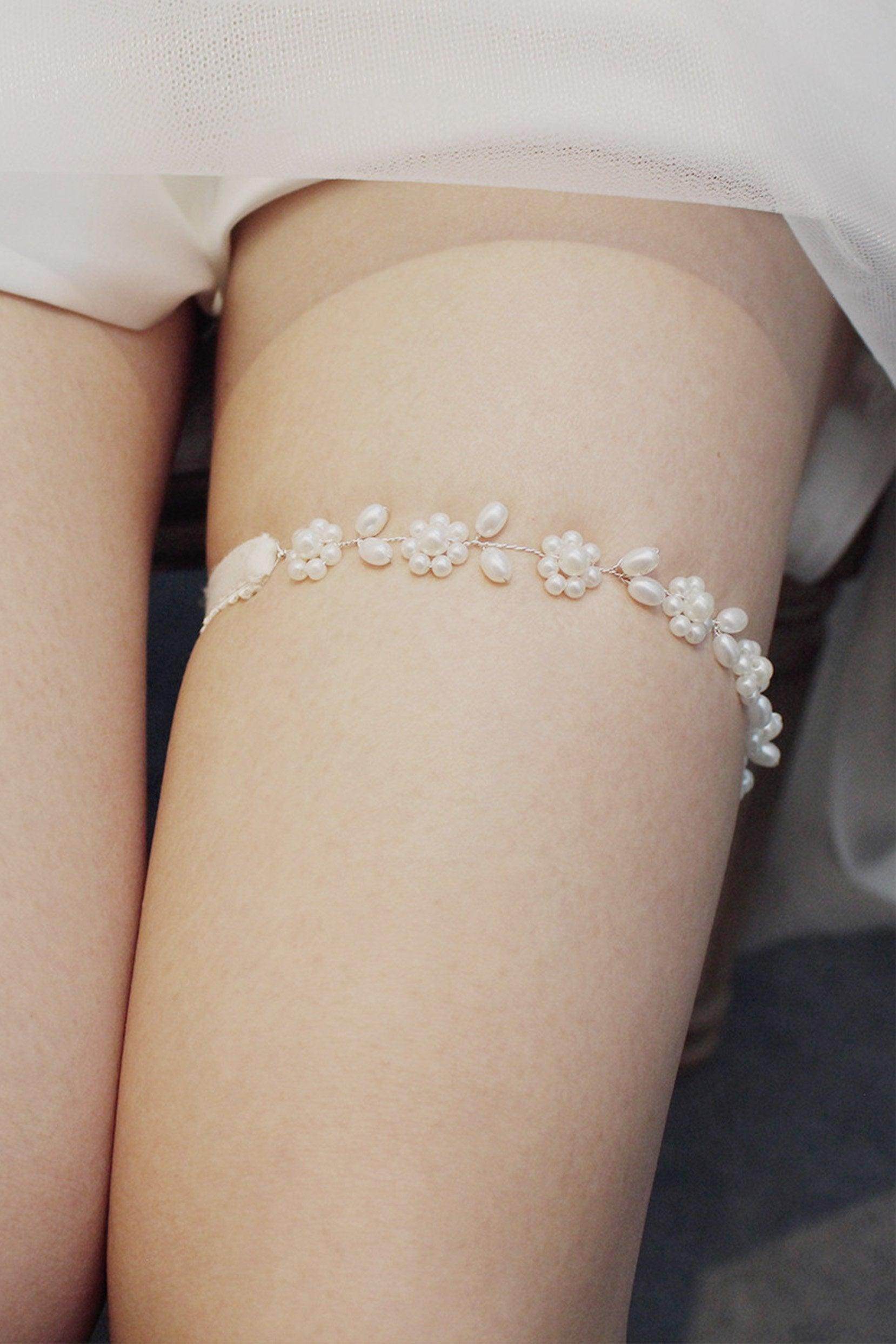 Elegant Pearl Wedding Garter Belt with Rhinestones - CZ0315 - Perfect for Bridal Bouquet Toss, Something Blue Tradition & Bridal Shower Gifts