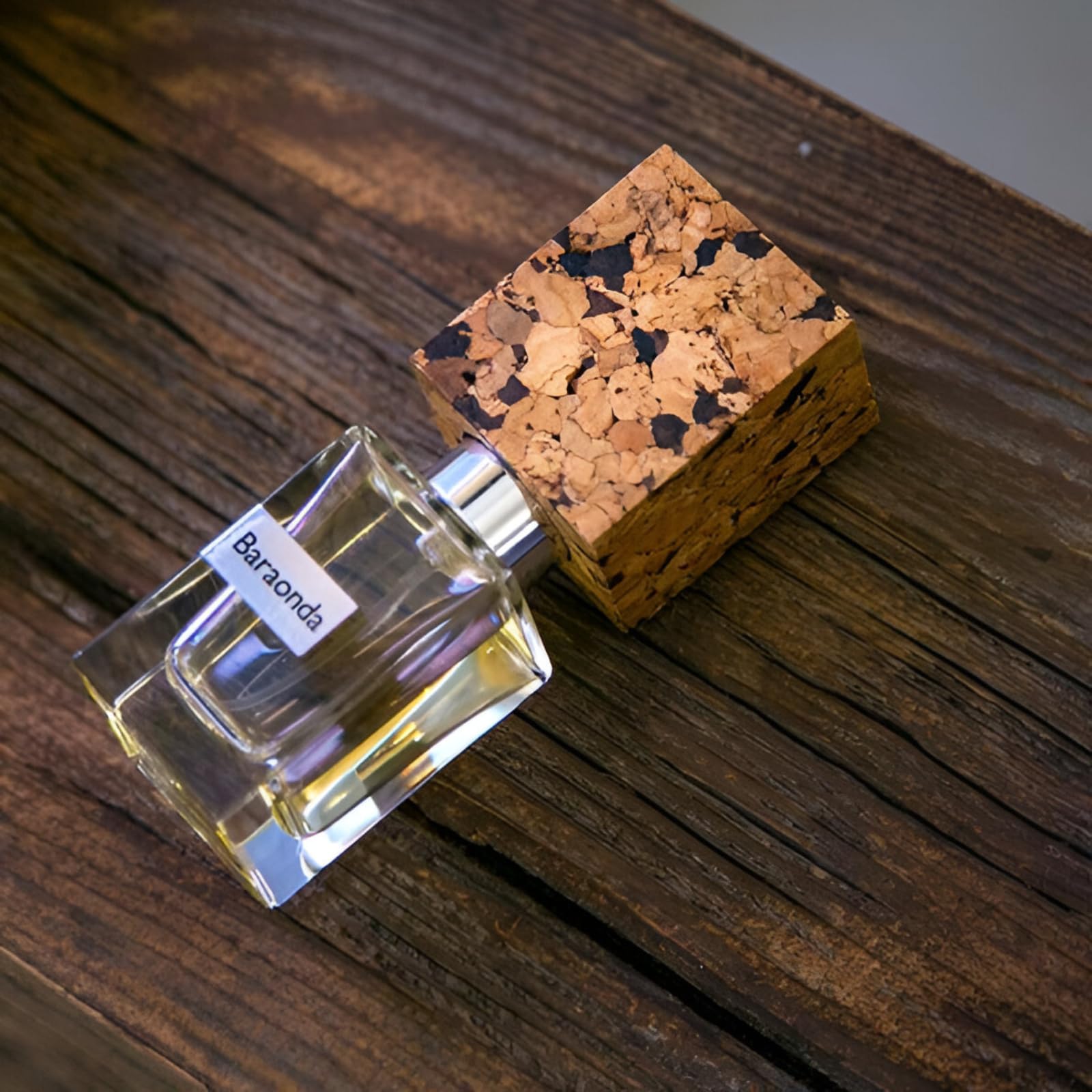 Baraonda Unisex Perfume Extrait De Parfum - Long Lasting Woody Floral Fragrance with Musk, Whiskey & Rose Notes - 1oz Perfume Spray for Men & Women - Perfect for Date Nights, Gifting & Special Occasions