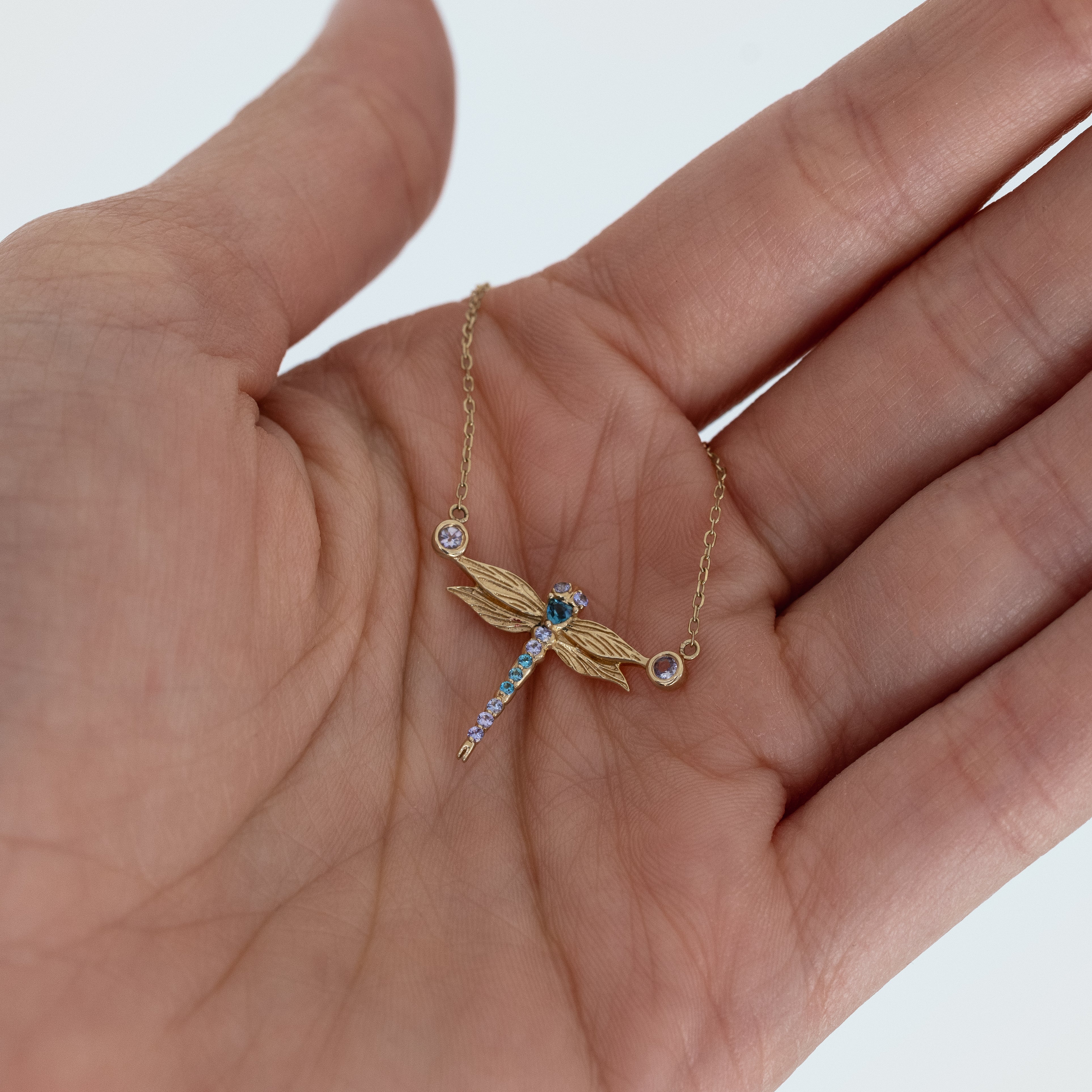 Exquisite Dragonfly Pendant Necklace for Women - Elegant Jewelry Gift for Her - Perfect for Birthdays, Anniversaries & Special Occasions
