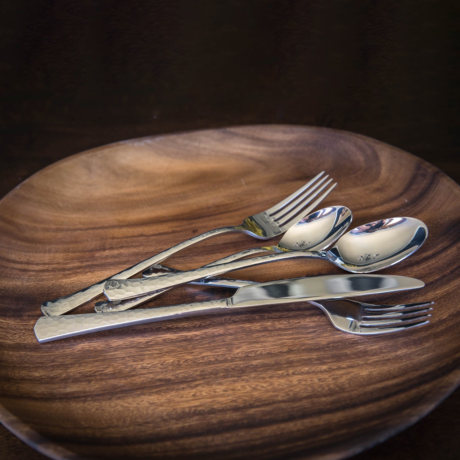 Premium Reagan Mirror Hammered 20-Piece Stainless Steel Flatware Set - Elegant Dining Utensils for Formal Dinners & Special Occasions