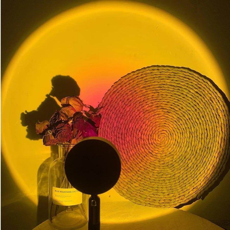 Sunset Projection Lamp - Romantic Sunset Mood Light for Bedroom, Living Room & Party Decor - Creates Stunning Sunset Ambiance for Relaxation, Meditation & Home Decoration