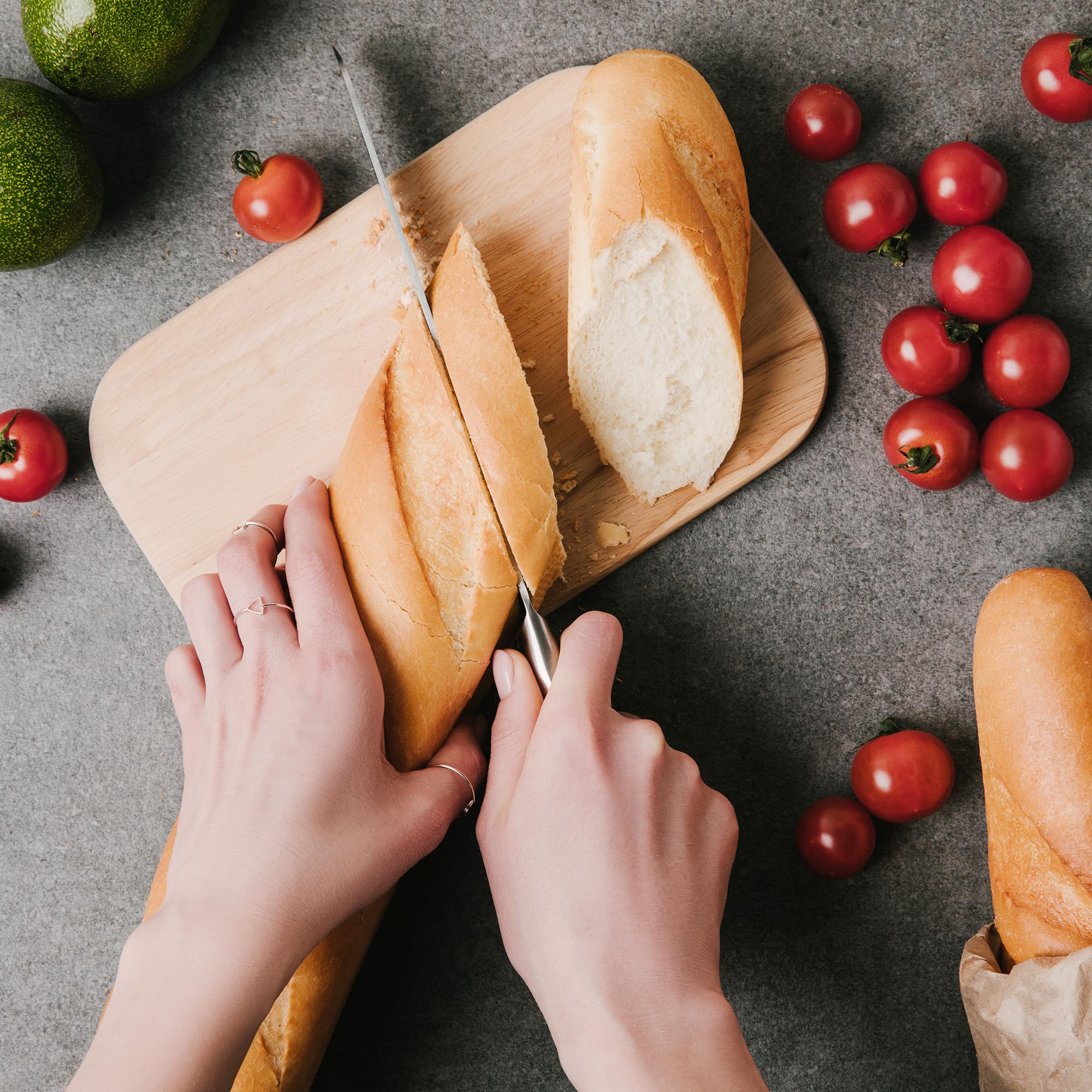 Zulay Kitchen 8-Inch Serrated Bread Knife - Ultra Sharp Stainless Steel Blade for Slicing Bread, Cakes, Bagels & Pastries - Ergonomic 5-Inch Handle - Perfect for Home Baking, Restaurants & Catering